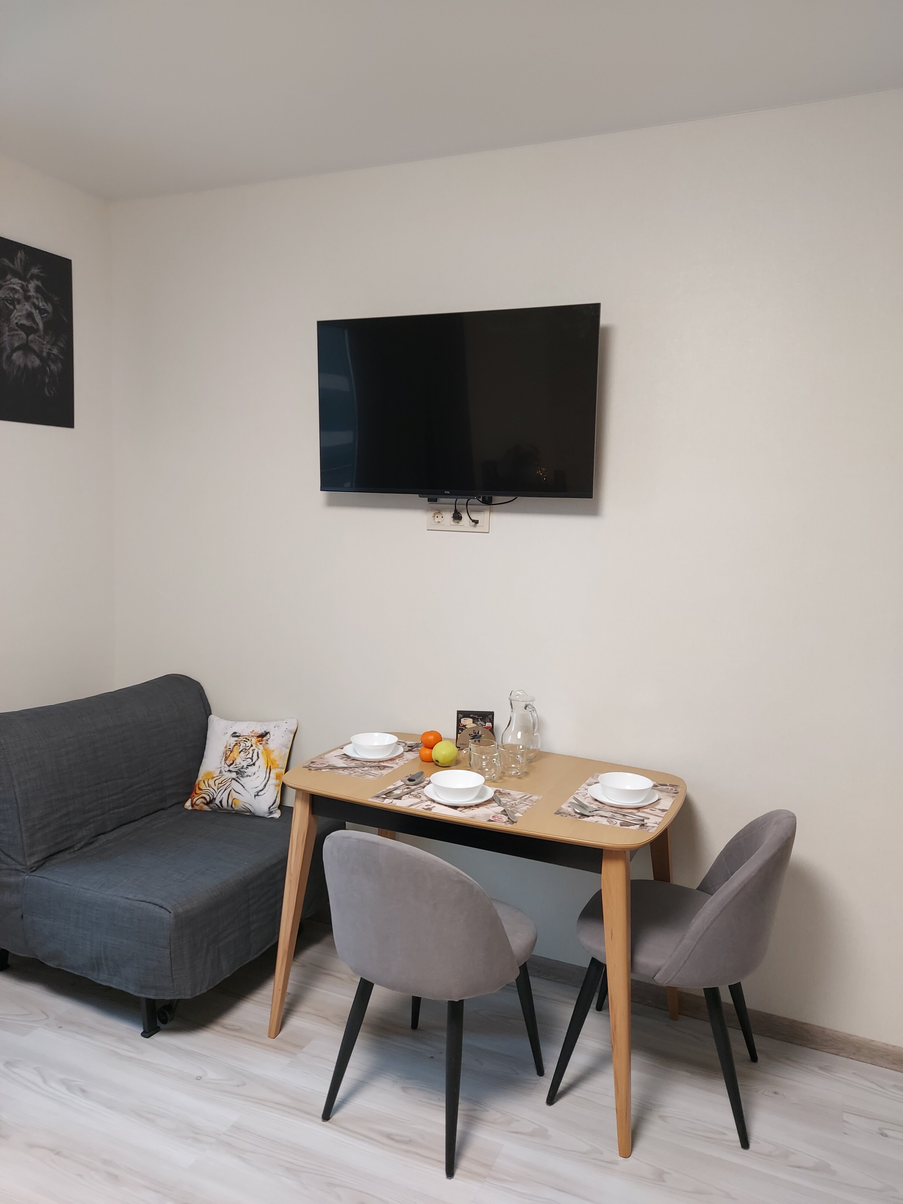 Номер-студия с кроватью размера "king-size" и диван-кроватью