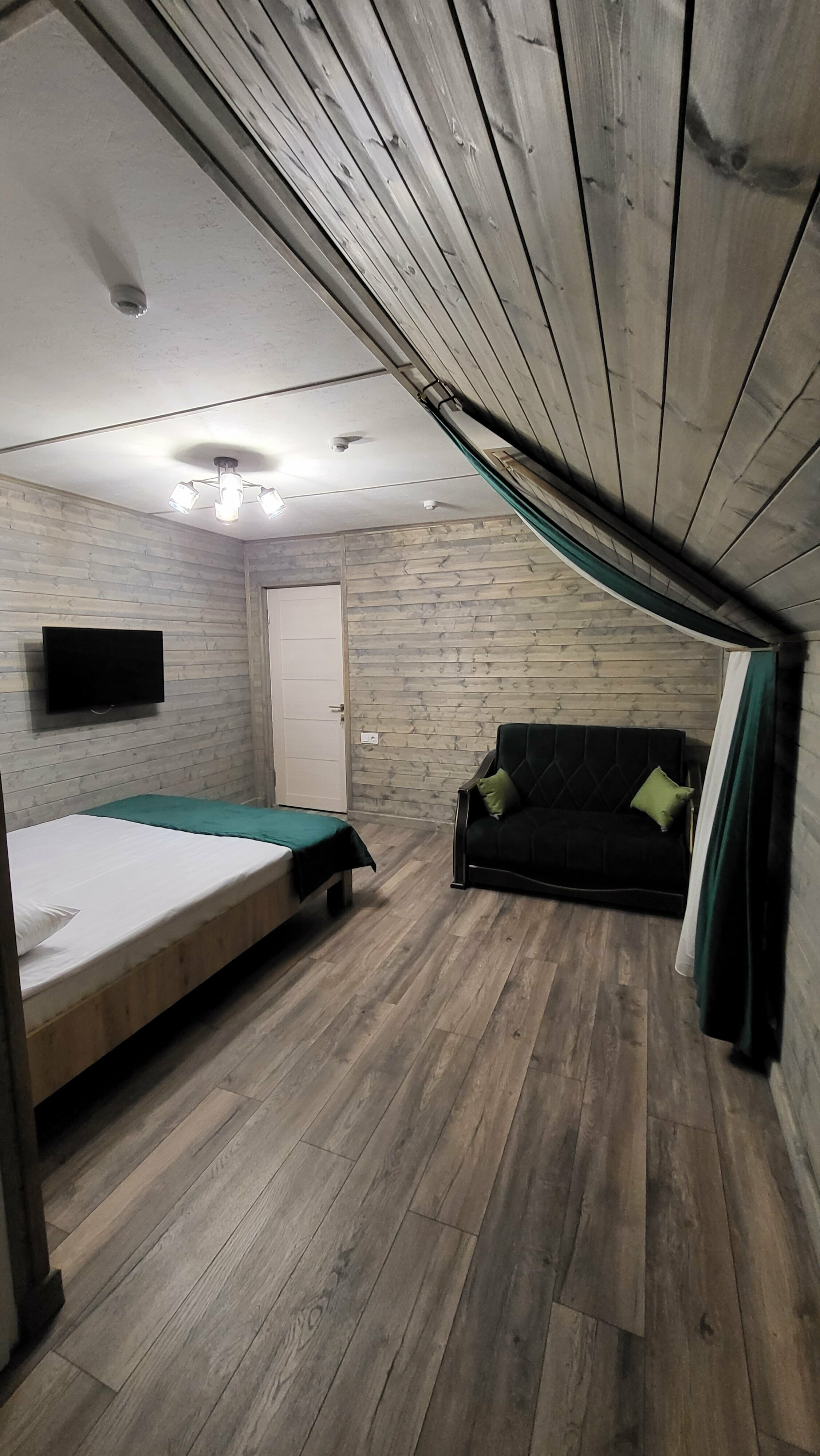 Небольшой двухместный номер с 1 кроватью