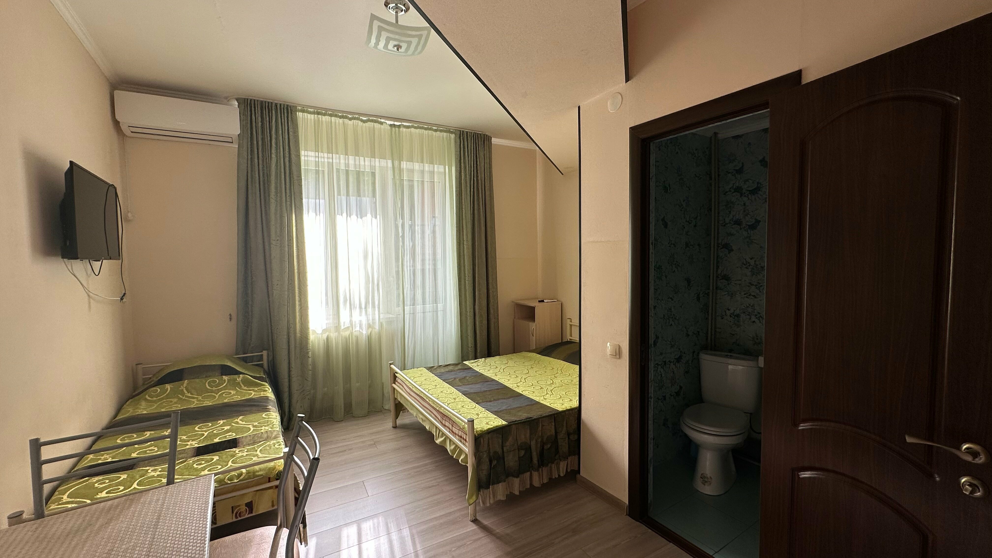 Трехместный номер с балконом