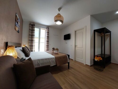 Номер «Комфорт», 1 двуспальная кровать «Кинг-сайз» с диваном-кроватью, вид на внутренний двор в Sunset House Balestrate