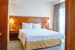 Lake View Deluxe King Room в Marriott Executive Apartments Green Community