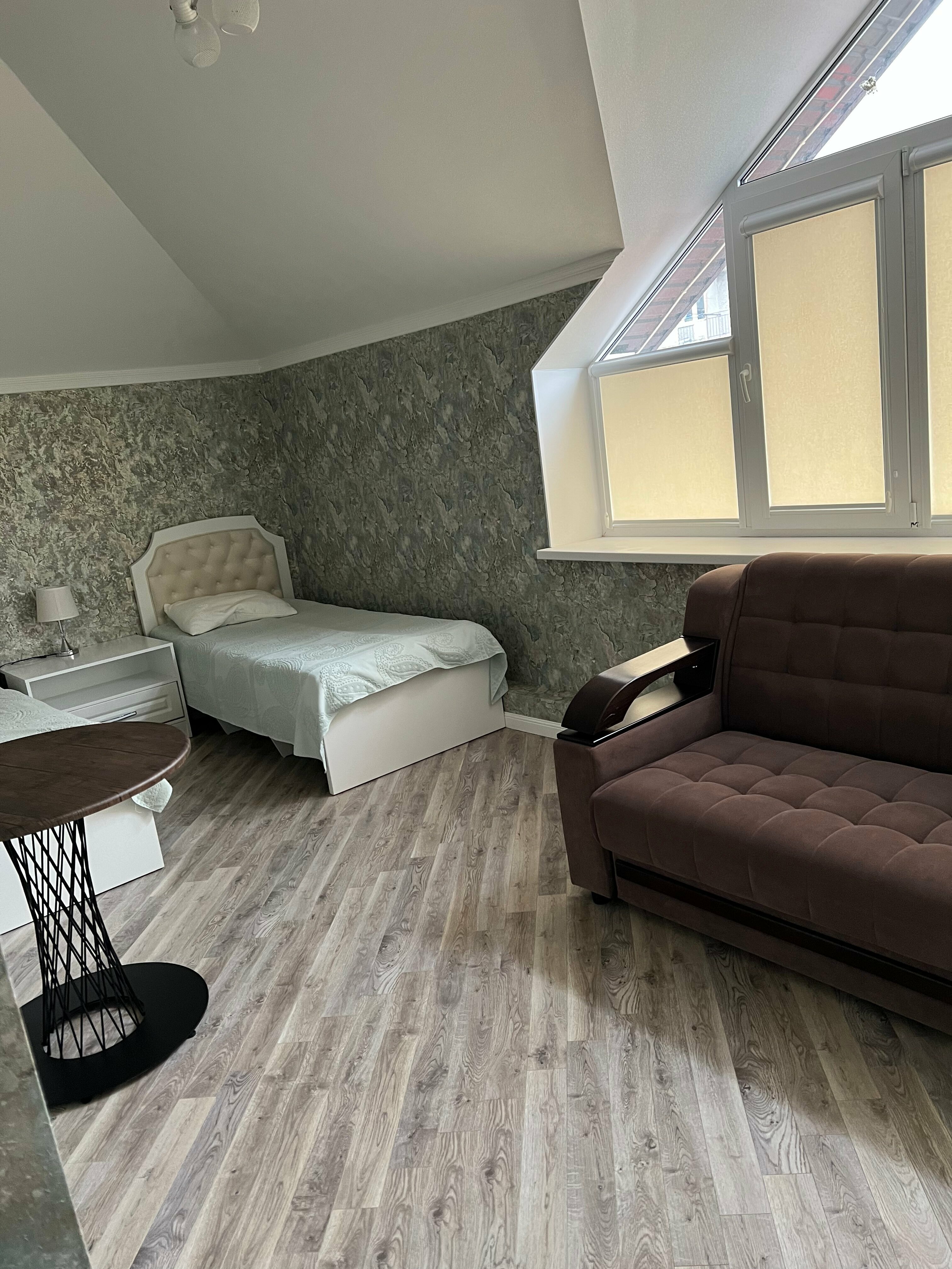 Трехместный номер «Комфорт» с душем