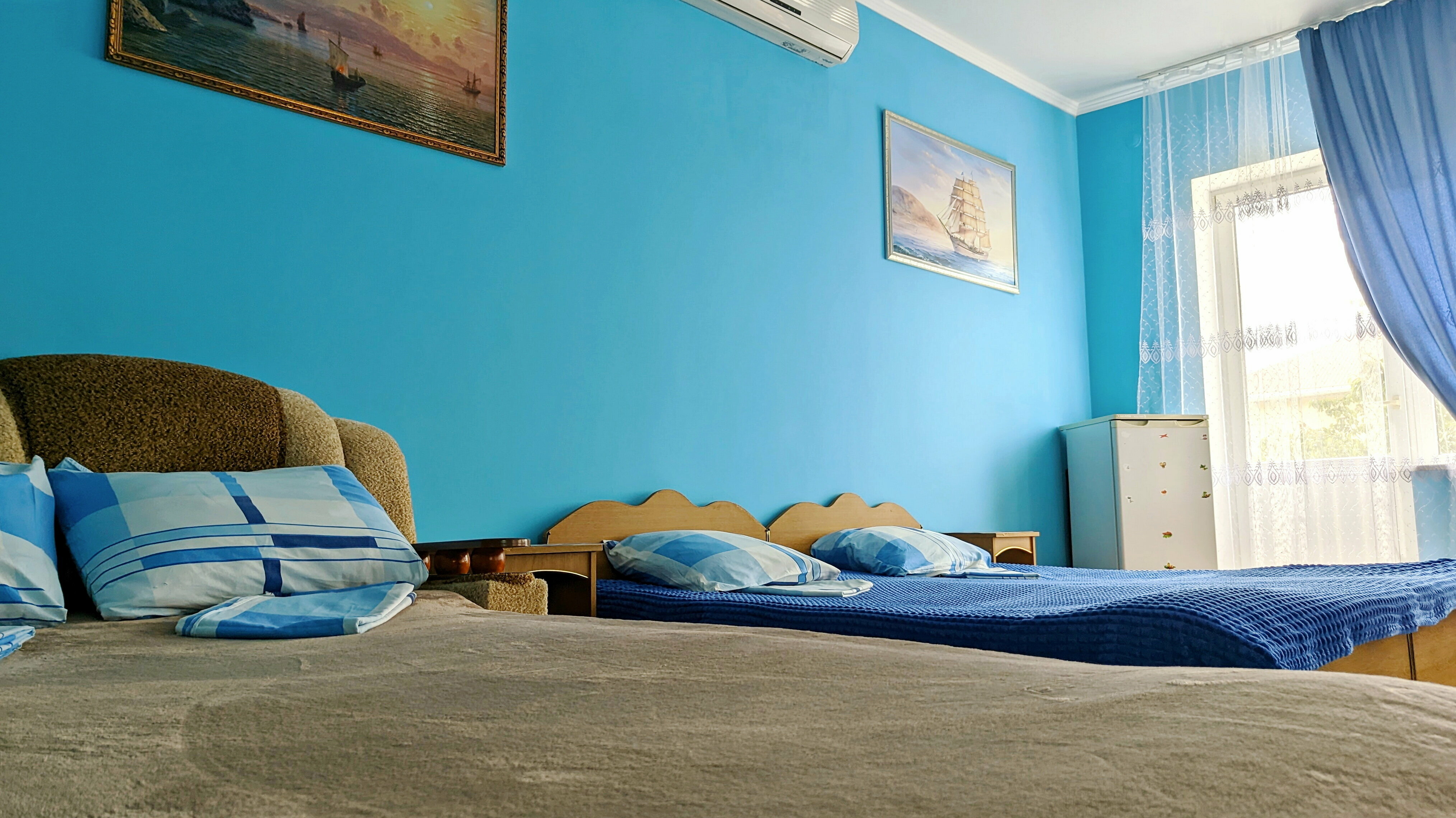 Семейный номер с общей ванной комнатой