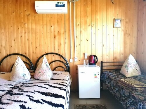 Трехместный номер с душем в Экодомики