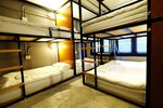 Общее спальное помещение, общий смешанный номер, общая ванная комната в The Backpack Hostel