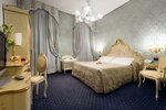 Улучшенный двухместный номер с 1 или 2 кроватями, вид на канал в Hotel Carlton on the Grand Canal