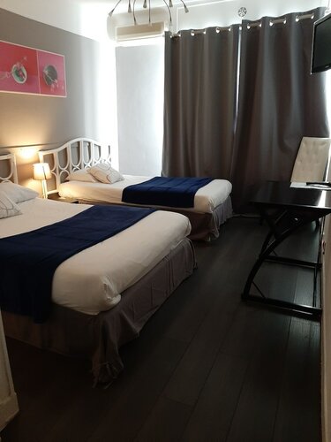 Трехместный номер в Hôtel Bellevue Cannes