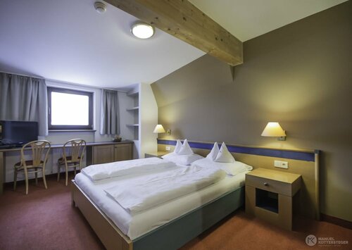 Двухместный номер базового типа с 1 двуспальной кроватью (Nontiscordardimé B) в Alphotel Stocker