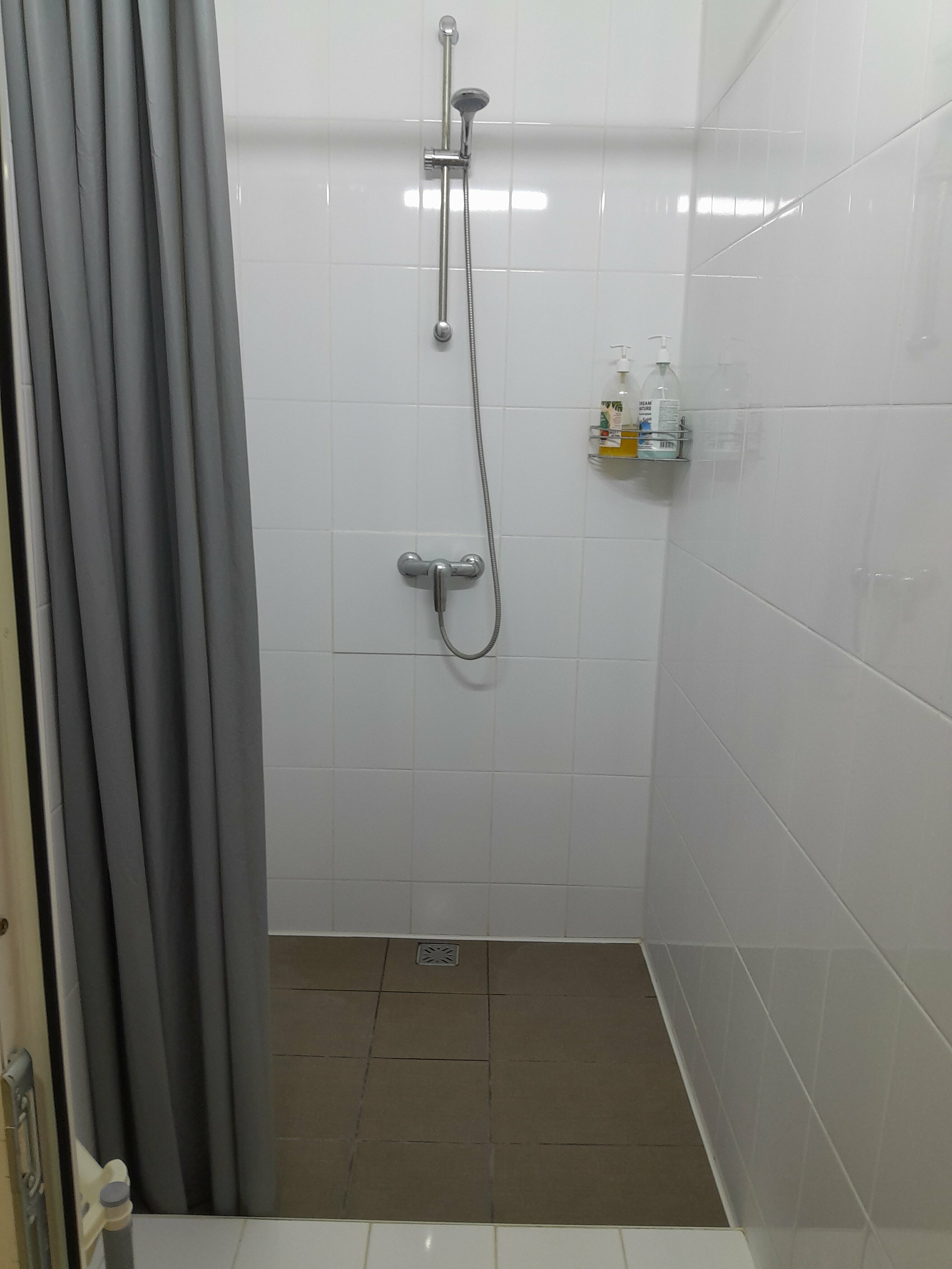 Трехместный номер «Комфорт» с душем