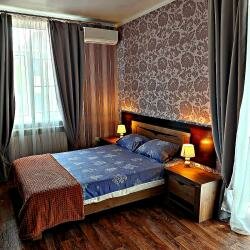 Комната улучшенная с 1 двуспальной кроватью фиолетовая в Эко Хаус