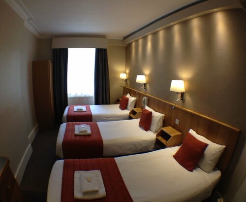 Трехместный номер базового типа в Columbus Hotel