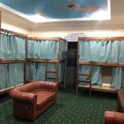 Кровать в 8-местном общем номере (без окна) в Nevsky