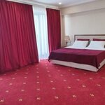 Номер люкс улучшенный с 1 двуспальной кроватью в Гранд отель Абхазия