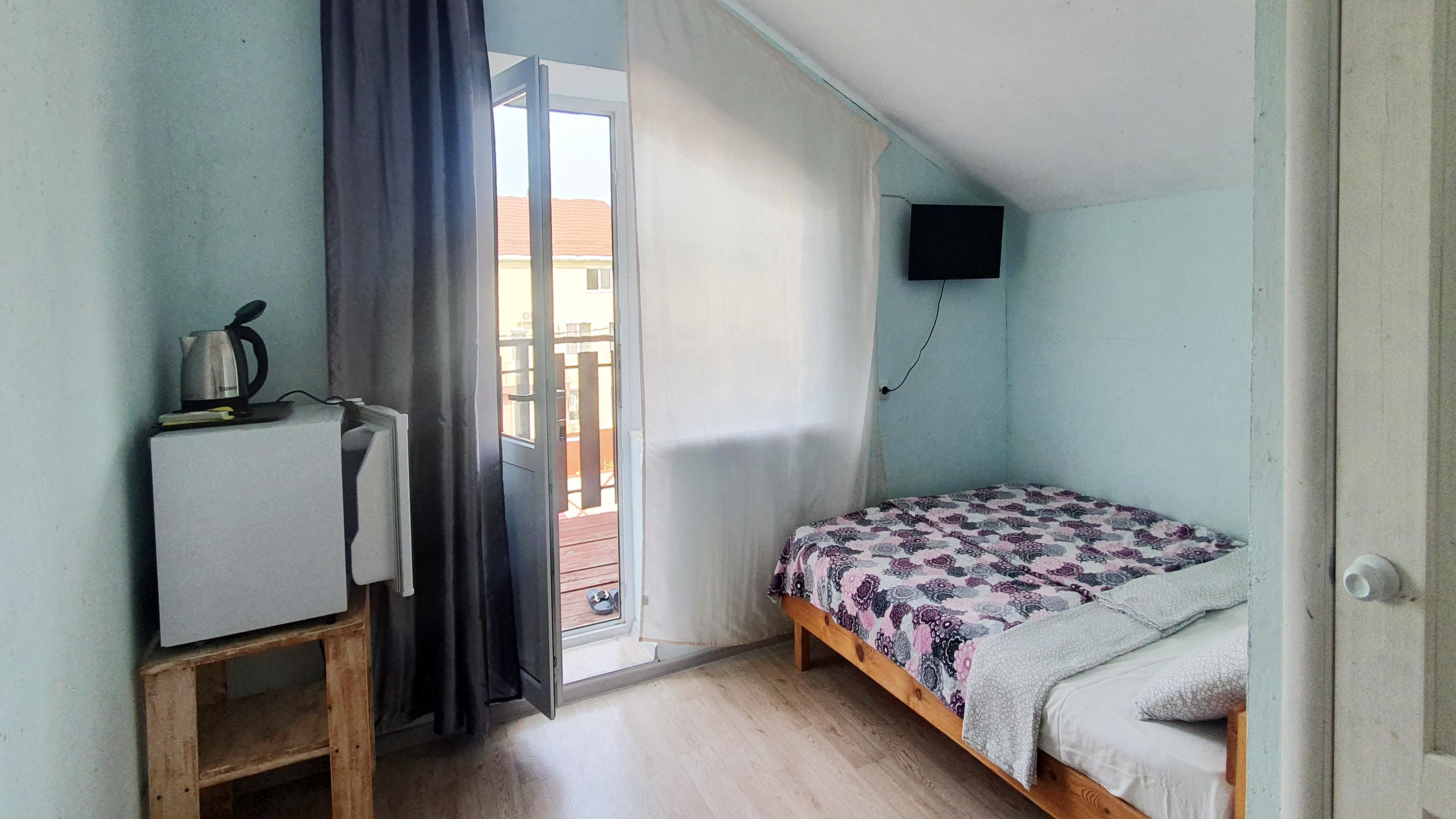 Трехместный номер «Комфорт» с душем