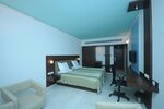 Номер «Делюкс» в Srinivas Saffron Hotel