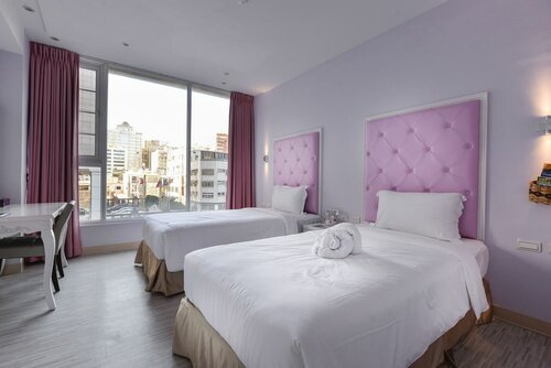 Панорамный двухместный номер с 2 односпальными кроватями в Lion King Hotel