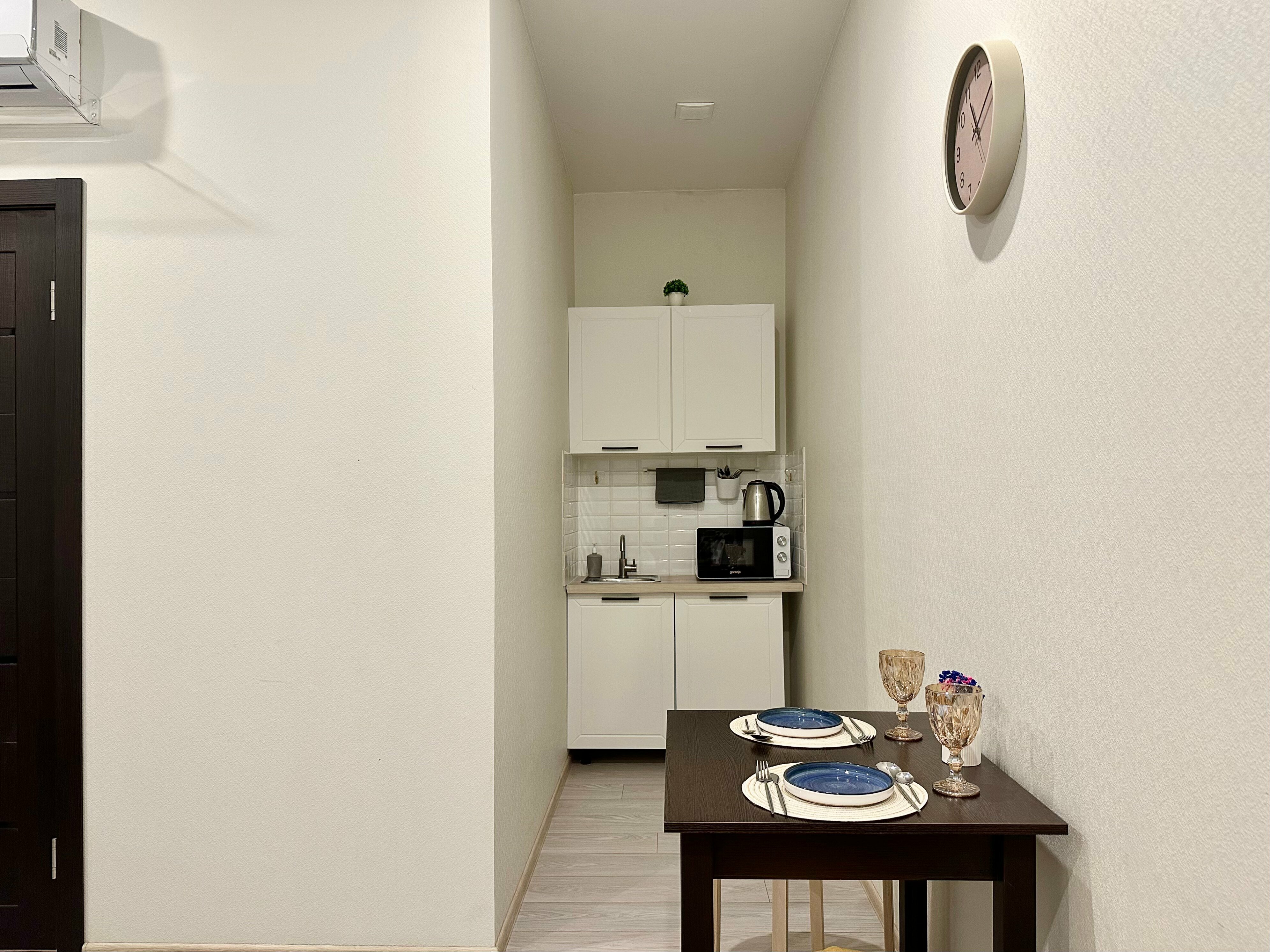 Двухместный номер с двуспальной кроватью и дополнительной кроватью