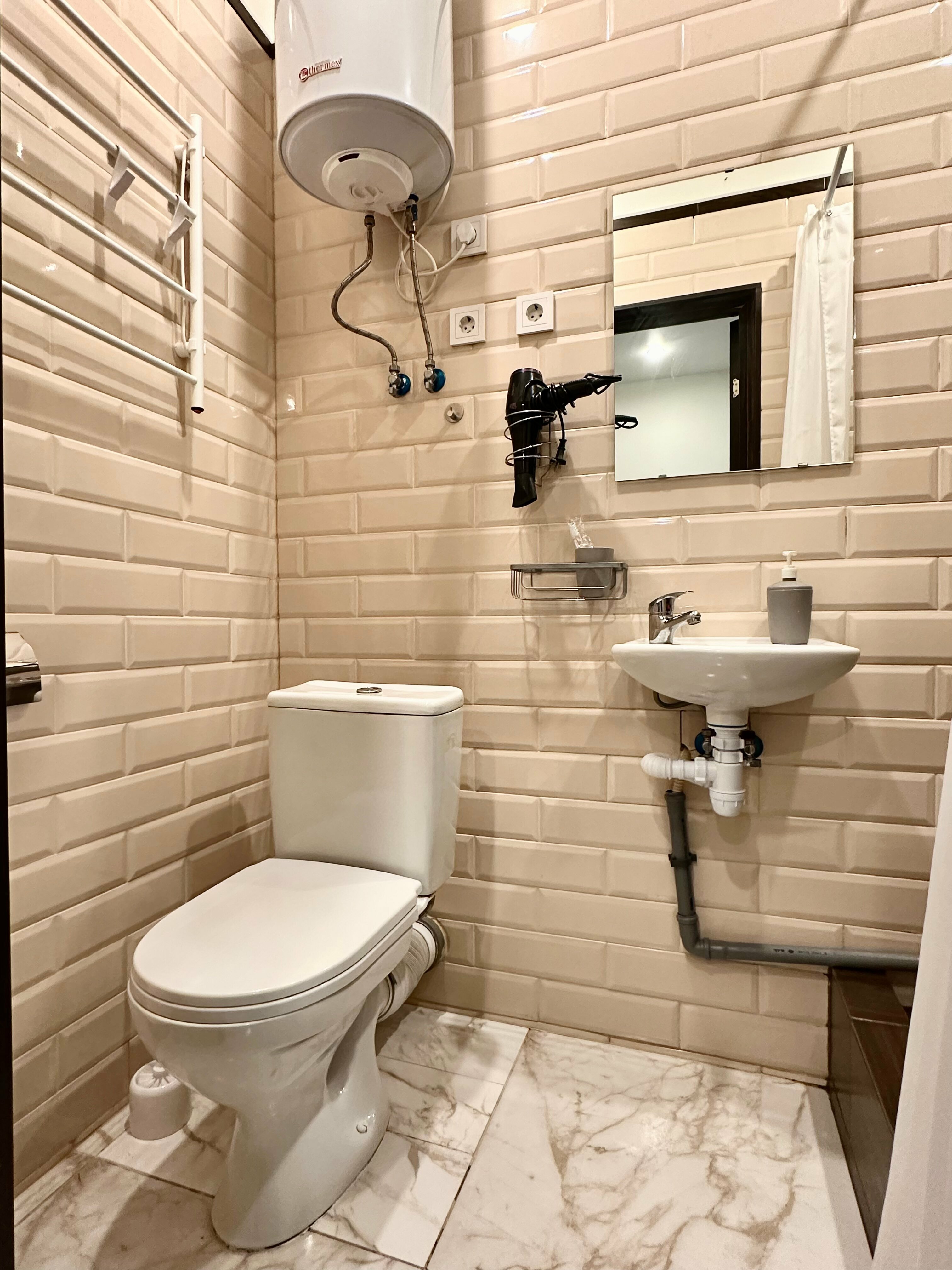 Двухместный номер с двуспальной кроватью и дополнительной кроватью