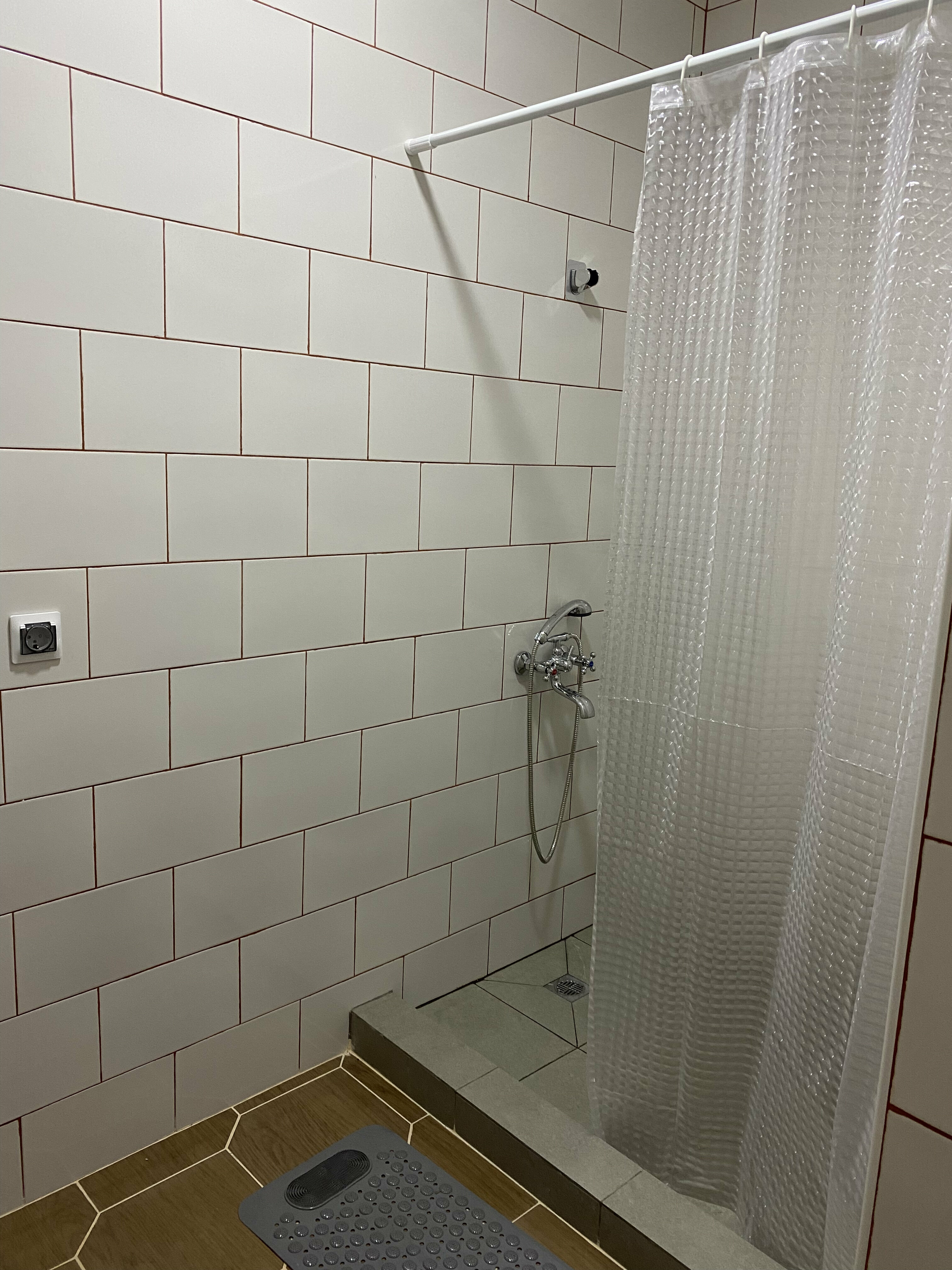 Кровать в общем 6-местном номере для женщин