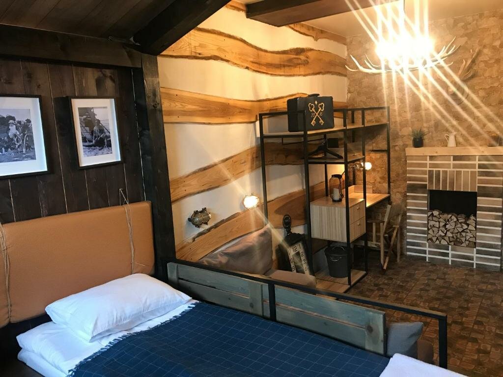 Стандартный двухместный номер с 2 отдельными кроватями и общей ванной комнатой