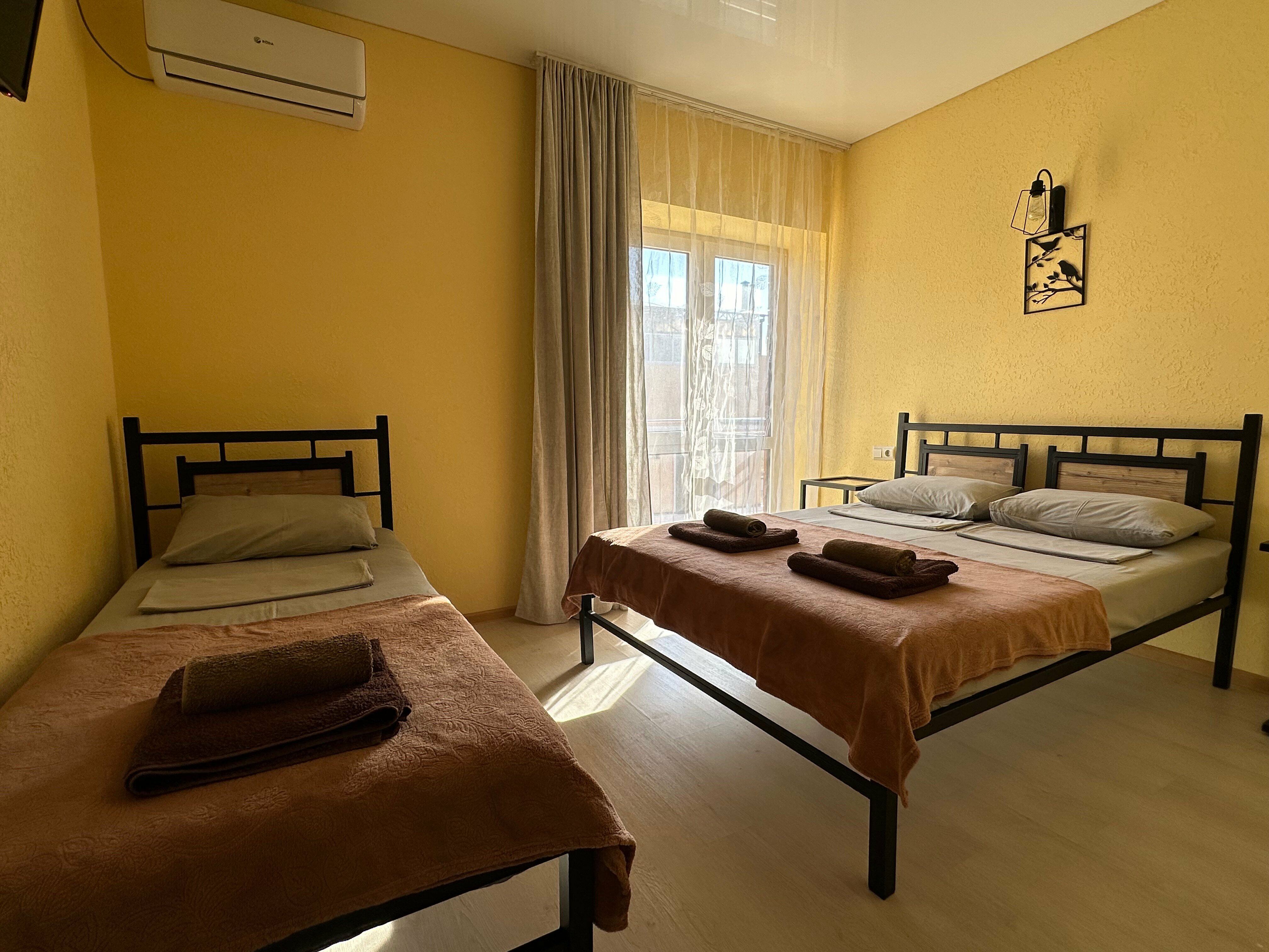 Трехместный номер с балконом