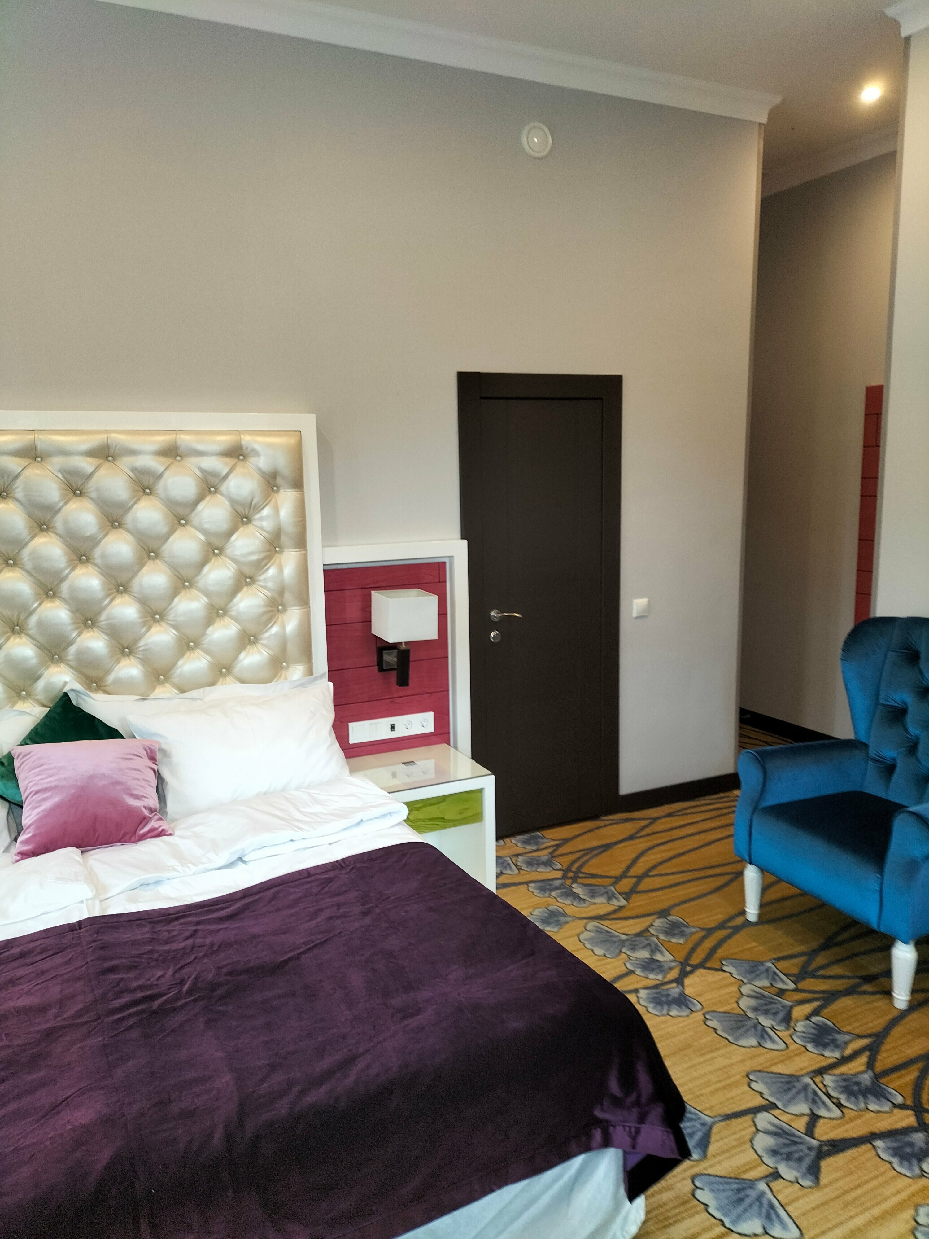 Улучшенный номер с кроватью размера «king-size»