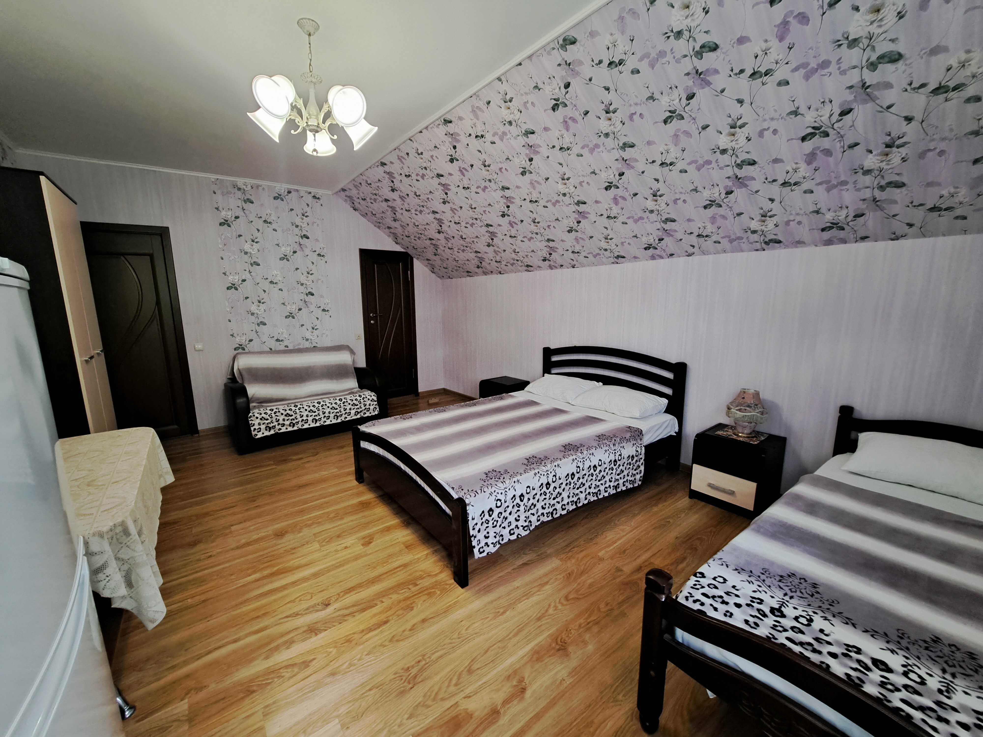 Трехместный номер с балконом