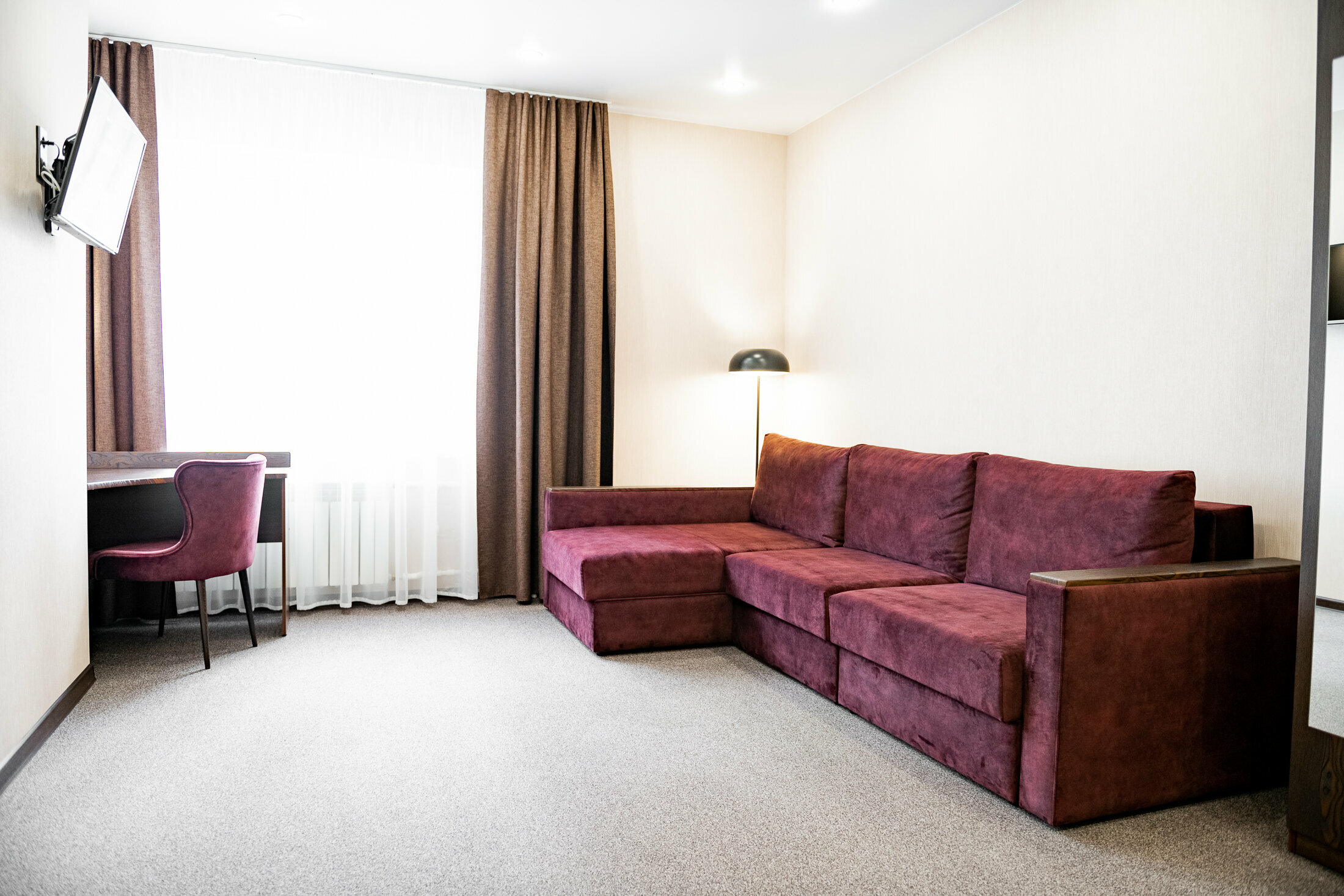 Люкс с кроватью размера «king-size» и гидромассажной ванной