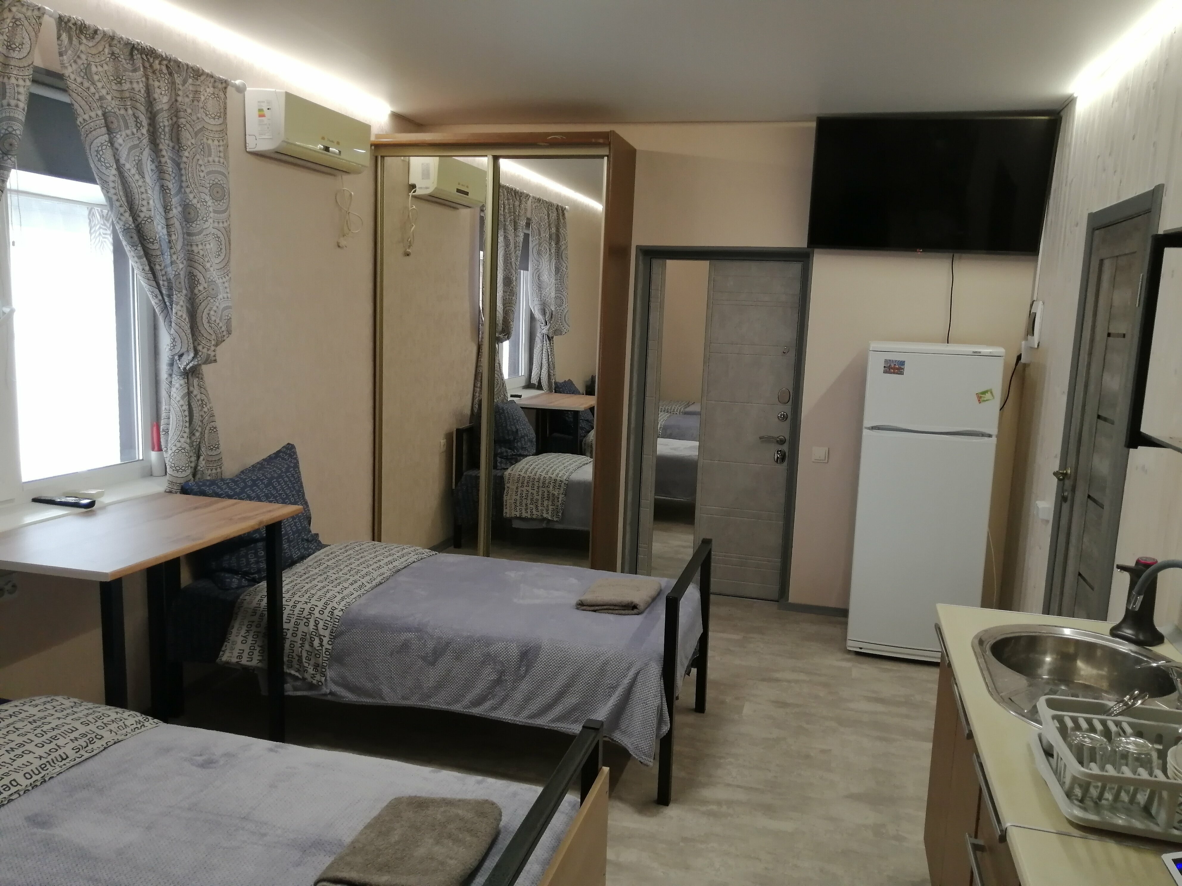 Трехместный номер «Комфорт» с душем