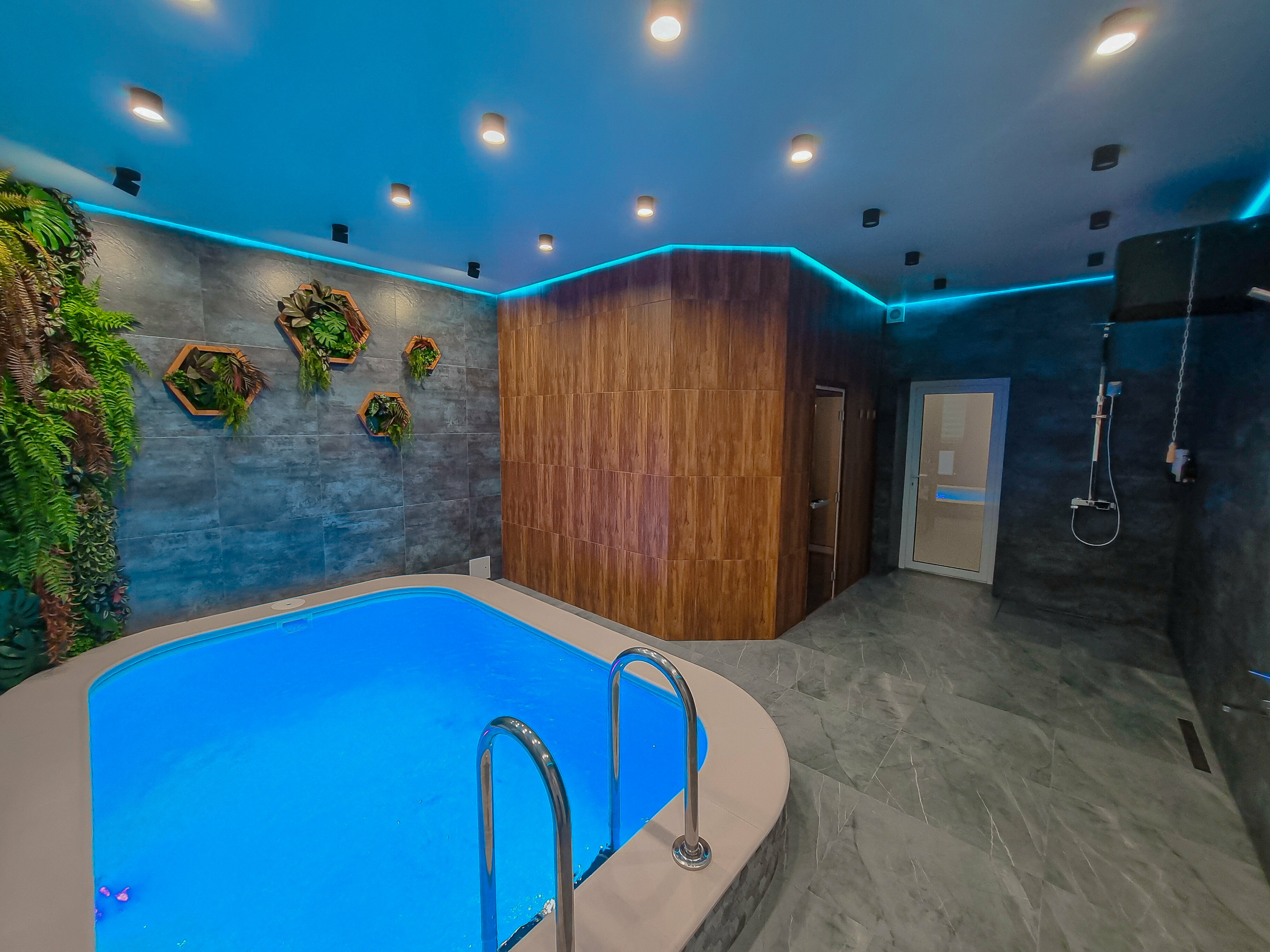 Коттедж с собственным бассейном