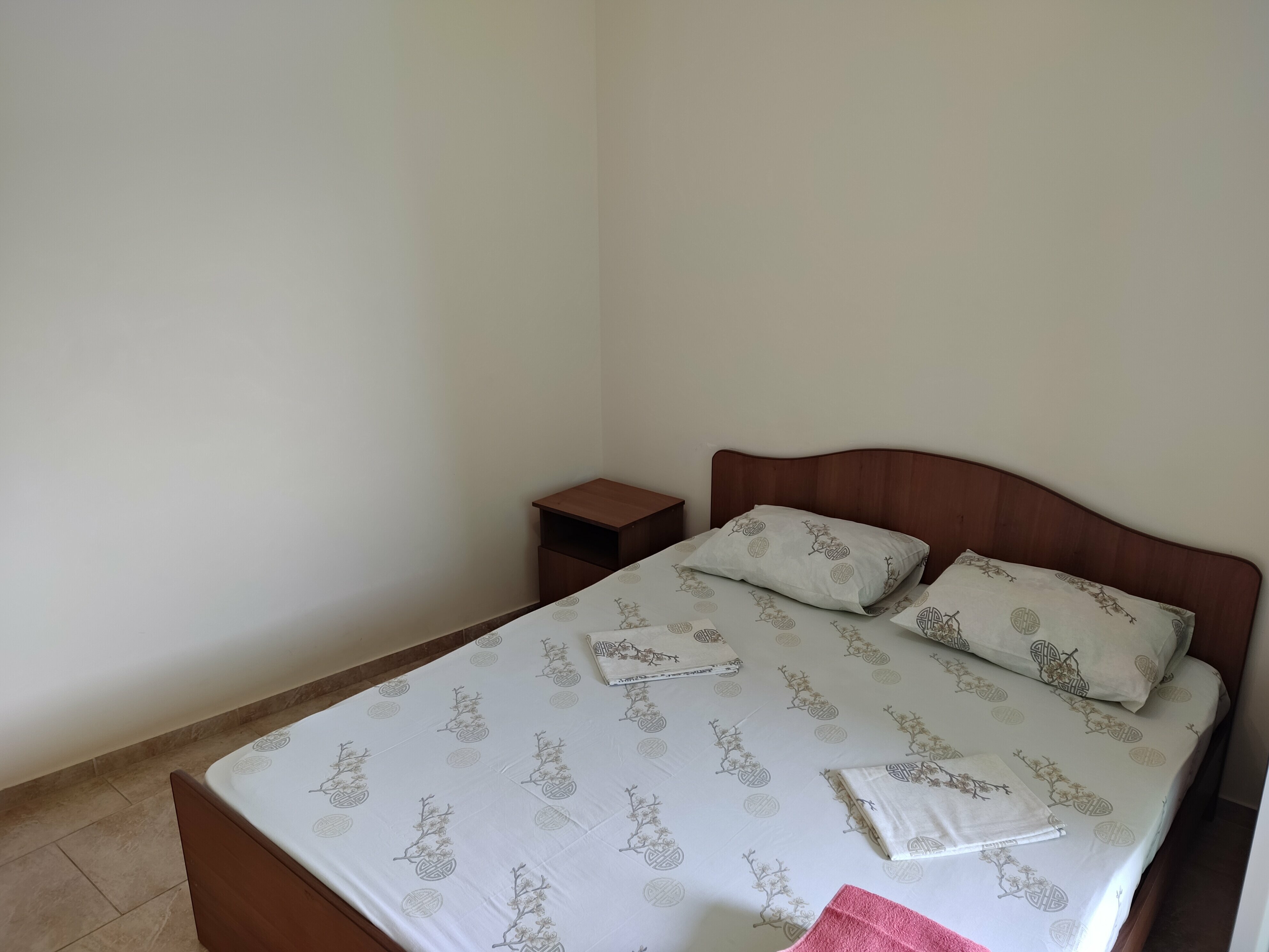 Двухместный номер с 1 кроватью и общим туалетом