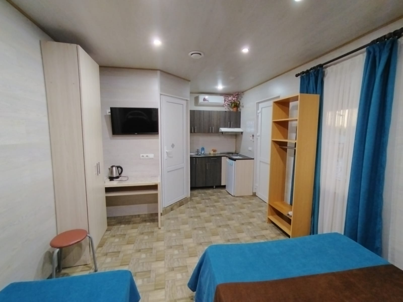 Четырехместный номер с балконом