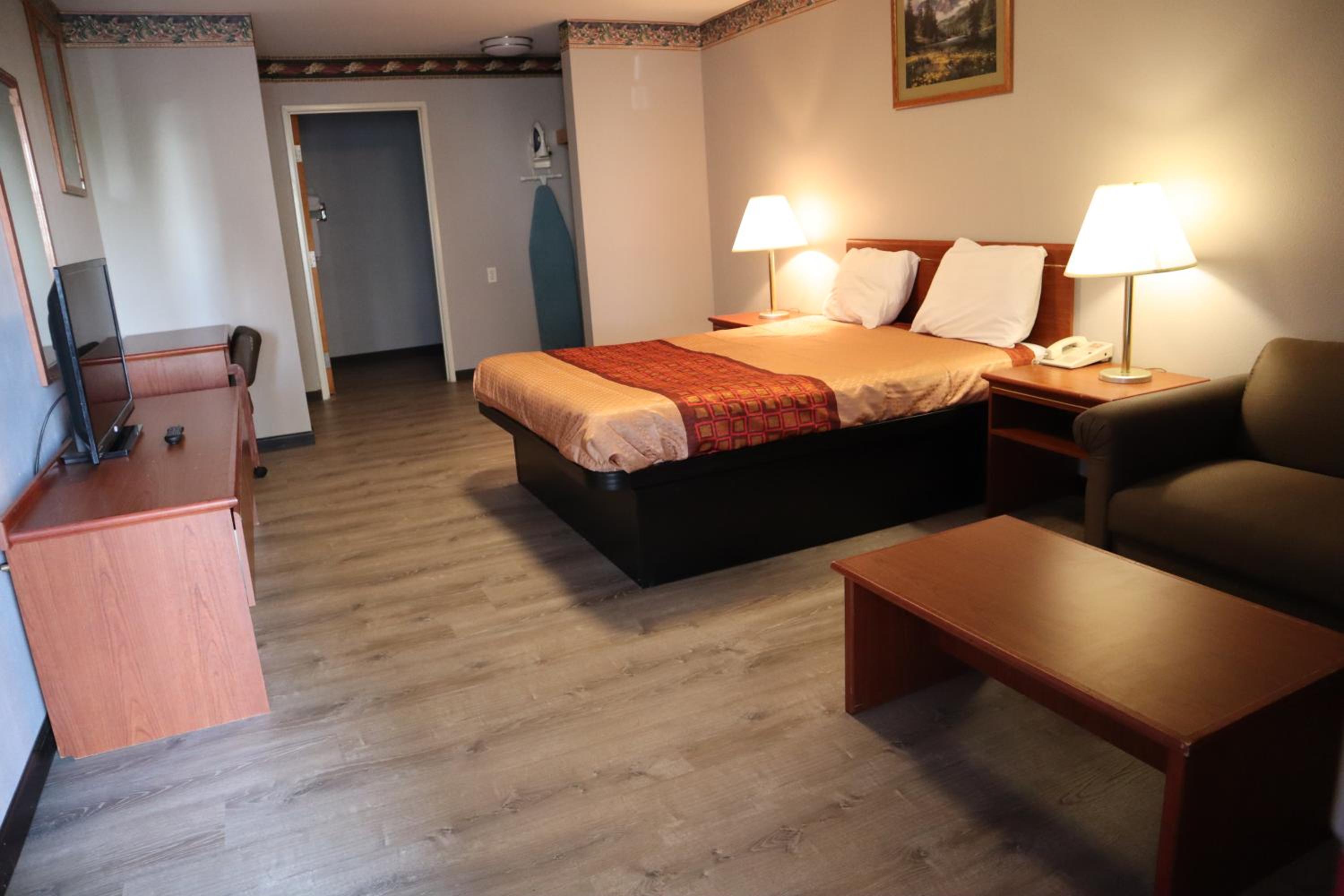 Deluxe Queen Room