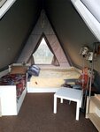 Палатка с одной двуспальной и одной односпальной кроватью (ср) в Глэмпинг в Поле