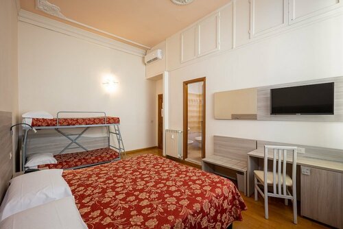 Четырёхместный номер Classic в Lilium Hotel