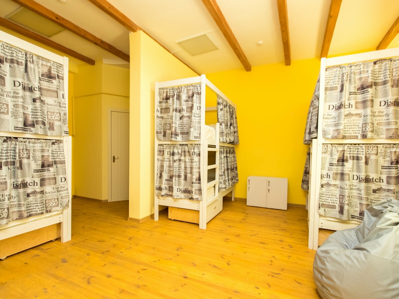 Кровать в общем 6-местном номере для мужчин и женщин