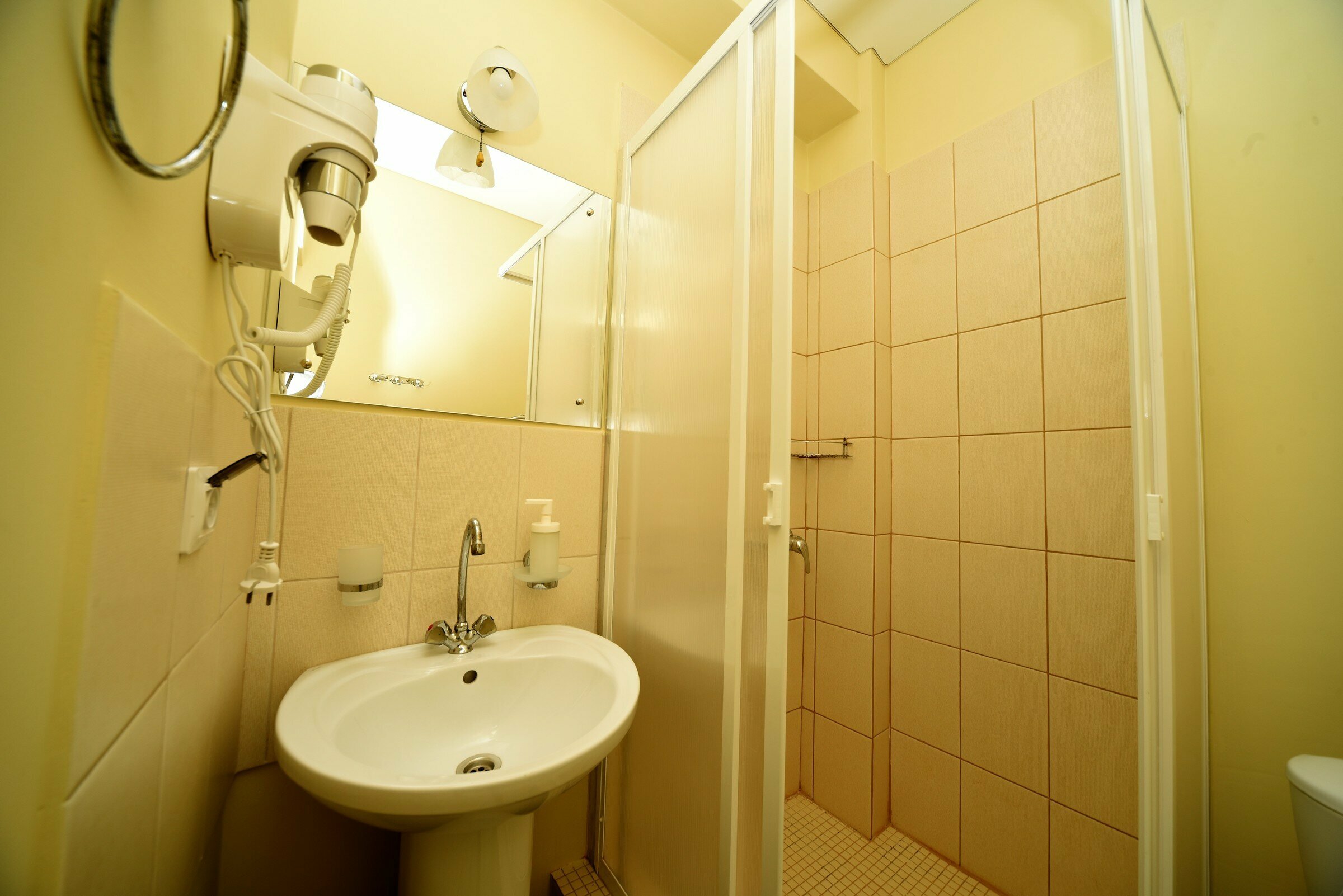 Двухместный номер с 2 отдельными кроватями и душем