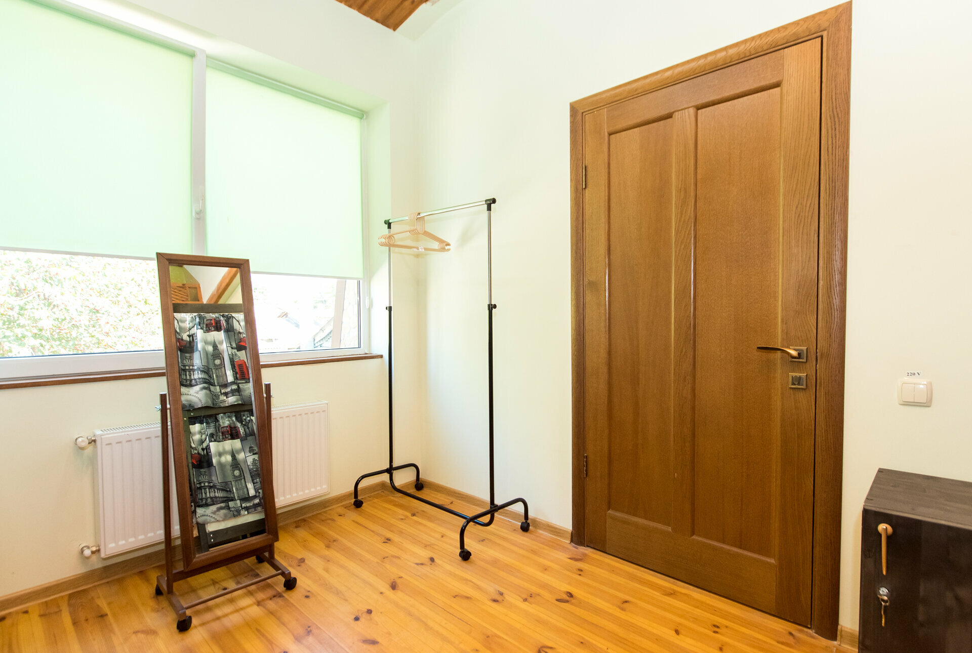 Кровать в общем 6-местном номере для мужчин и женщин