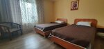 Кровать в общем 4-местном номере для мужчин и женщин в Дос-отель