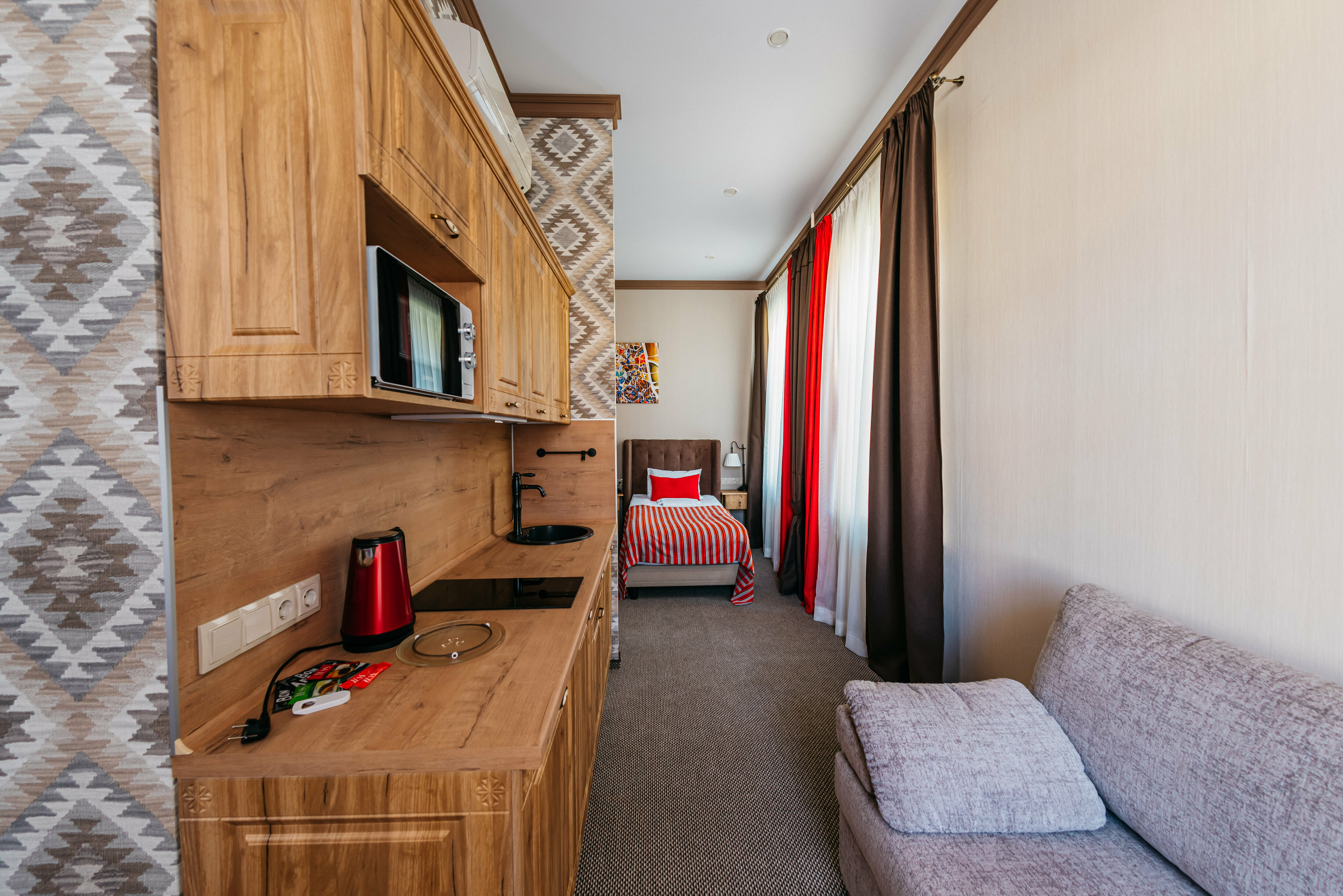 Стандартный номер с 2 односпальными кроватями и диваном