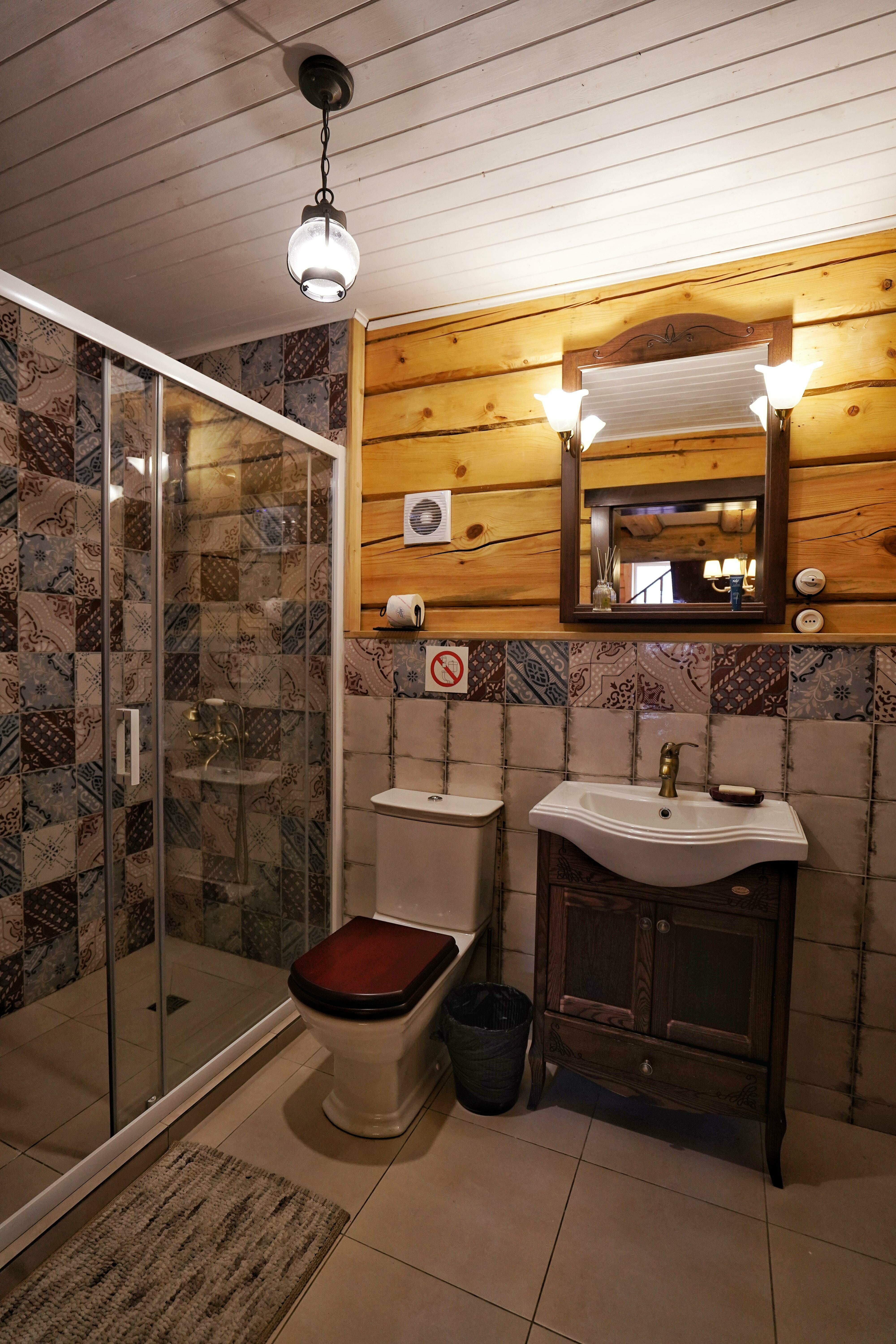 Двухэтажный терем "ЦВЕТЫ" в окружении леса