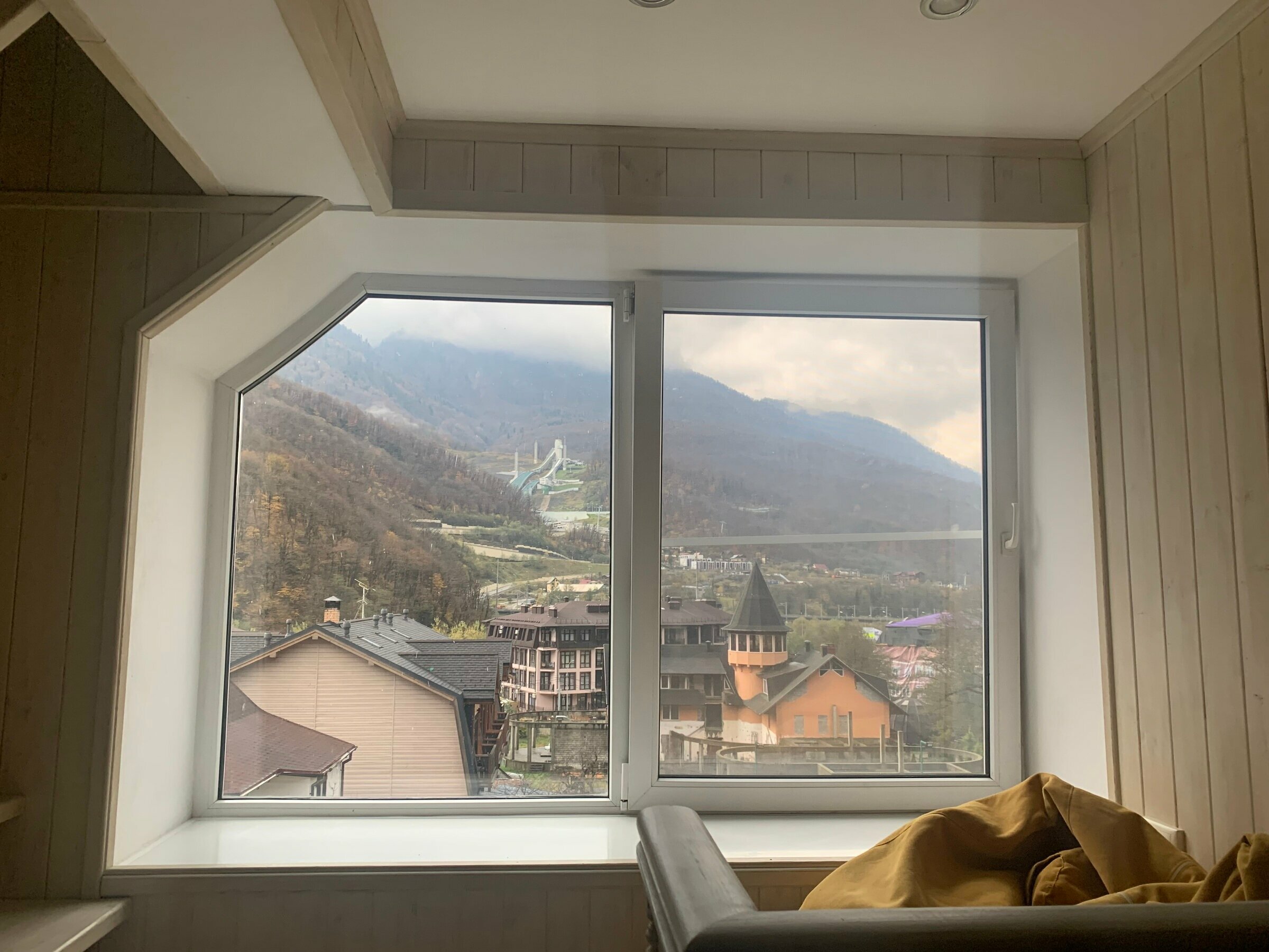 Двухуровневый номер-студия