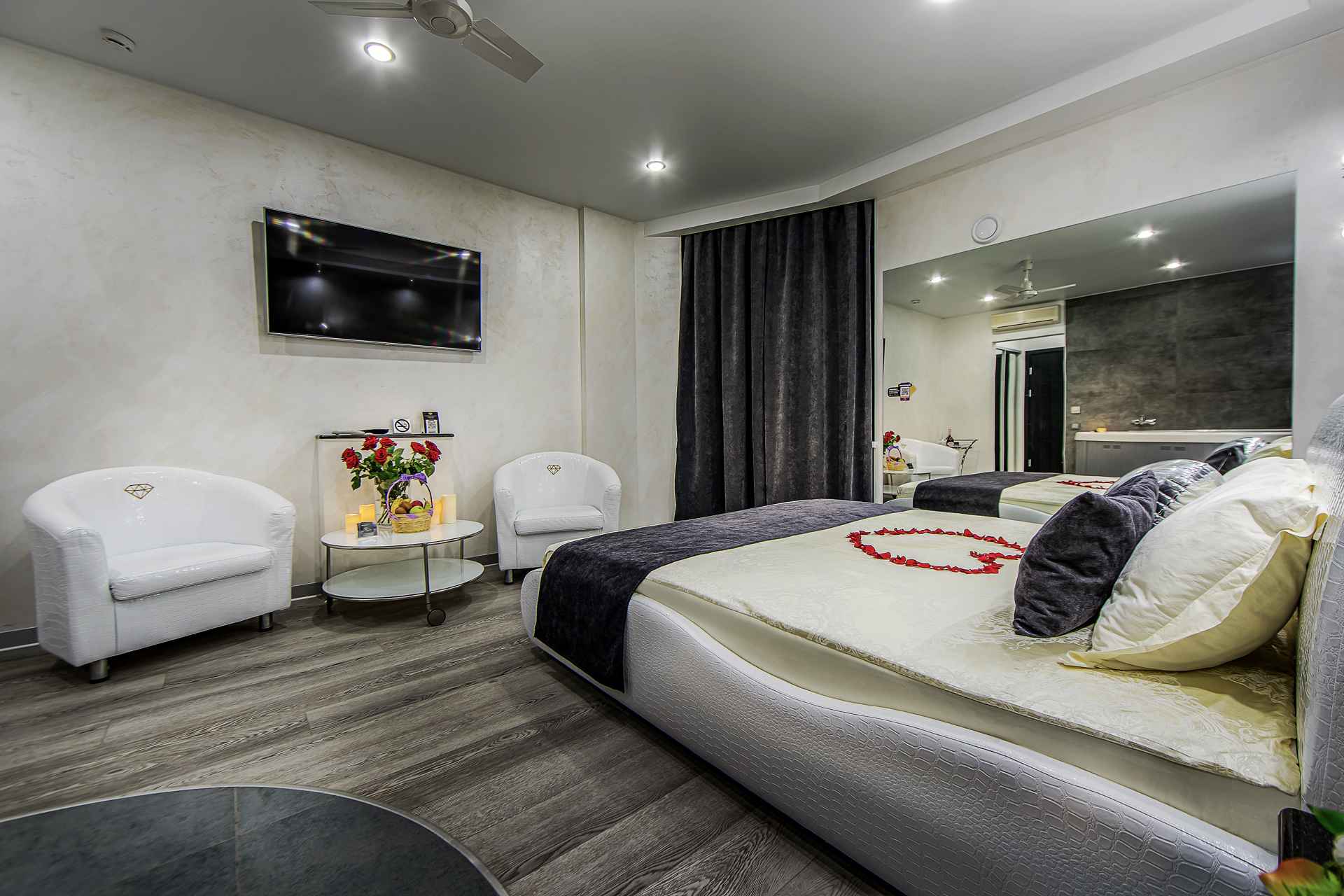 Двухместный номер с 1 кроватью и ванной  (только для взрослых)