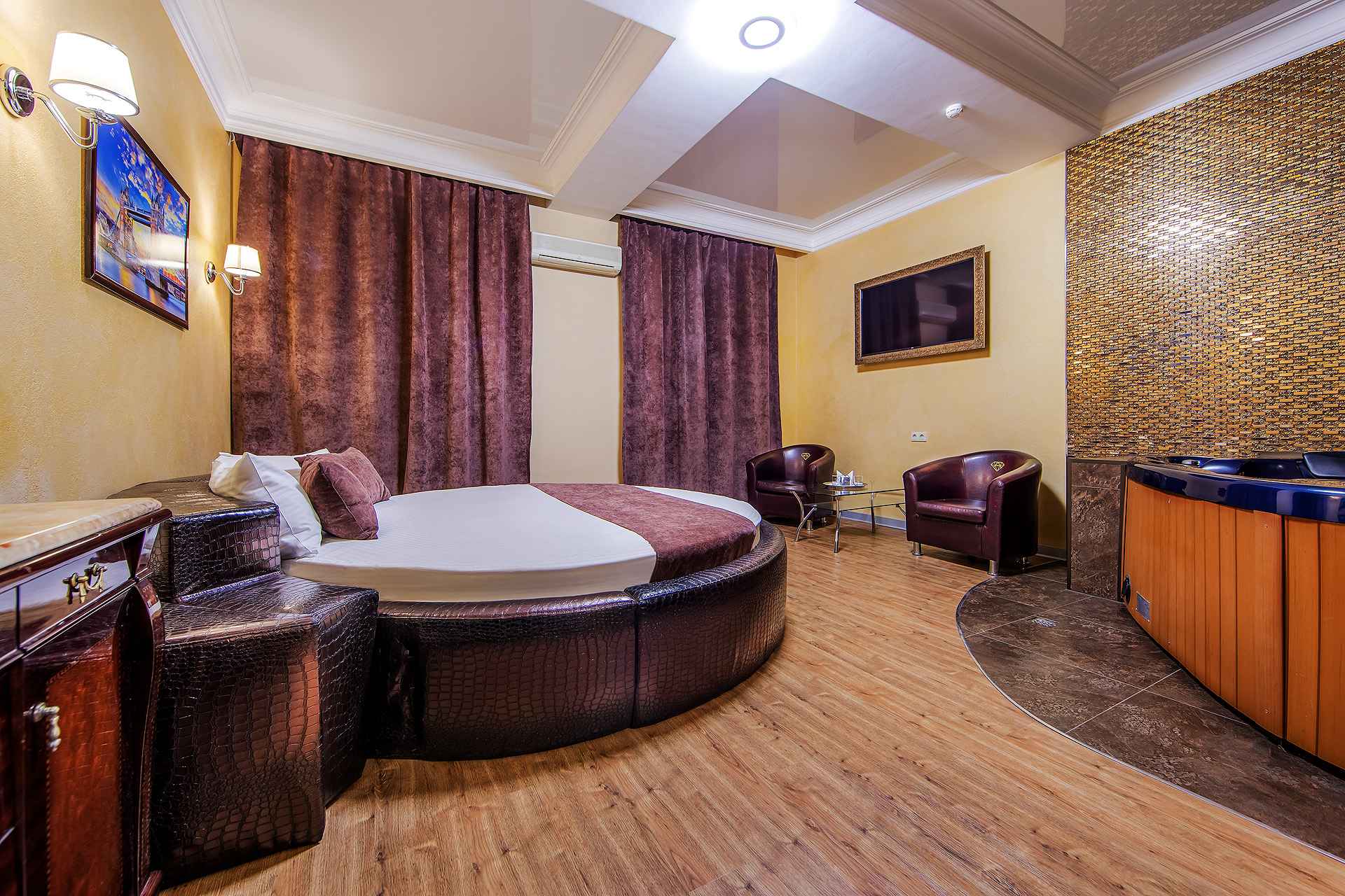 Двухместный номер с 1 кроватью с ванной (только для взрослых)