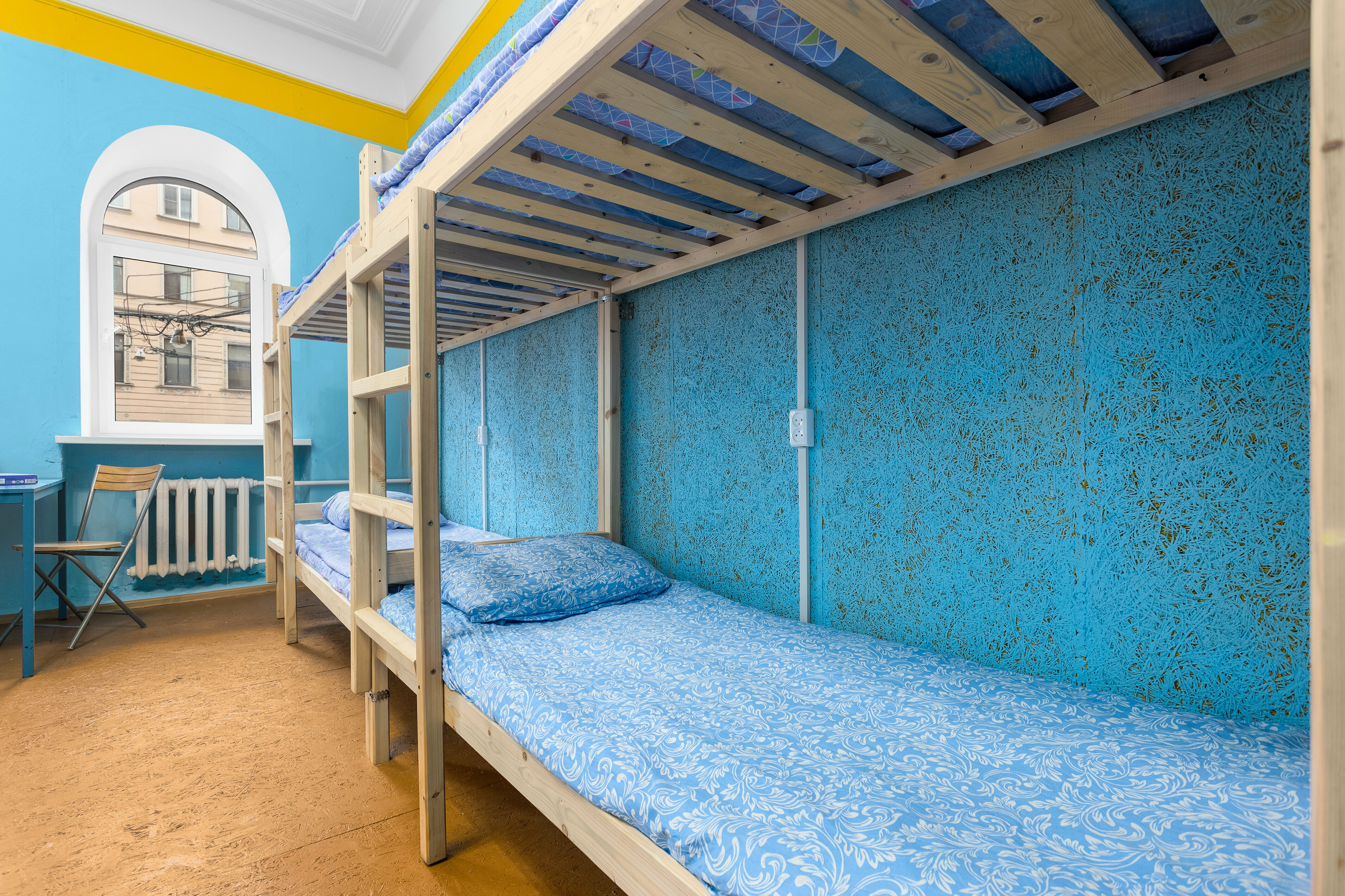 Кровать в общем номере для мужчин