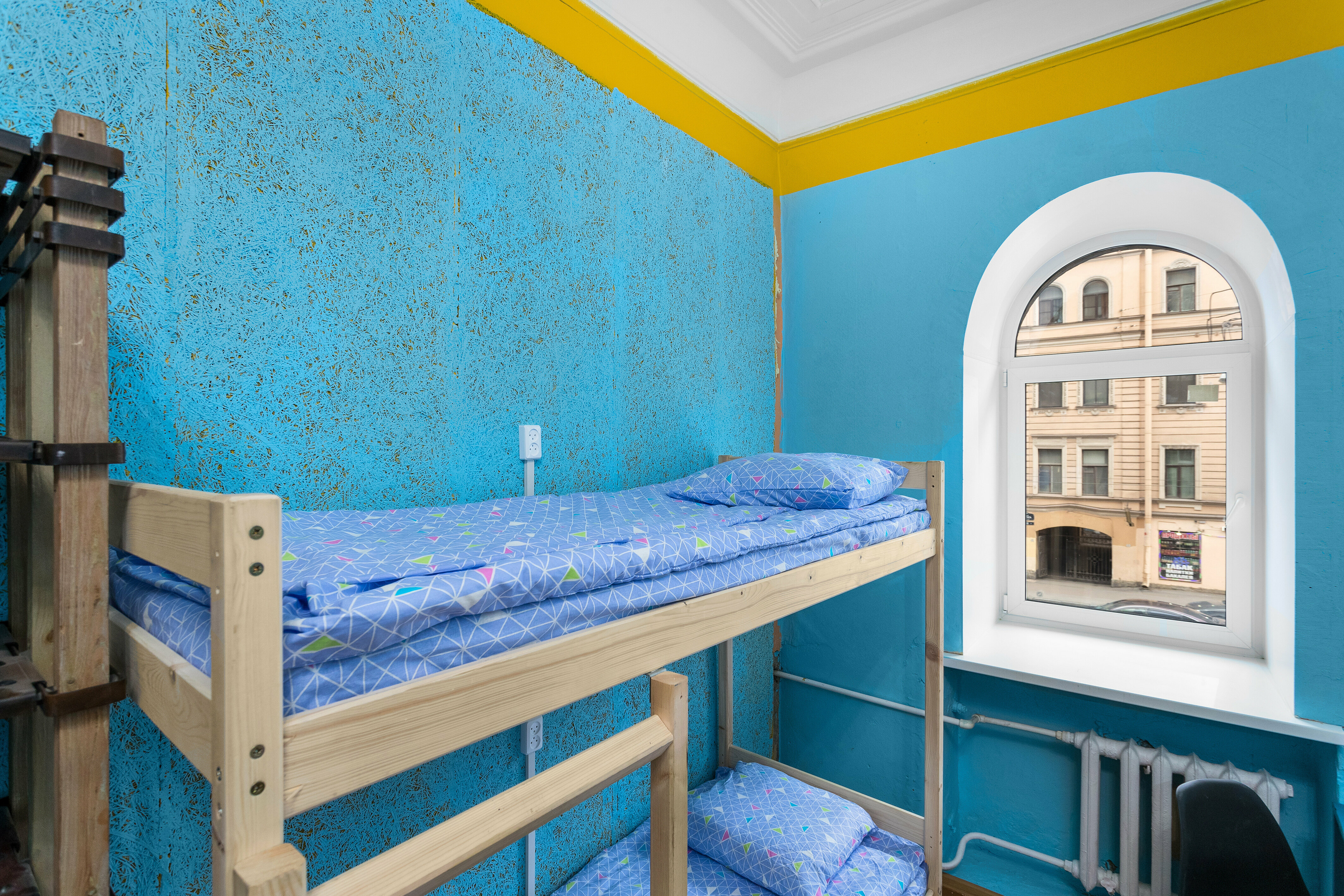 Кровать в общем номере для мужчин