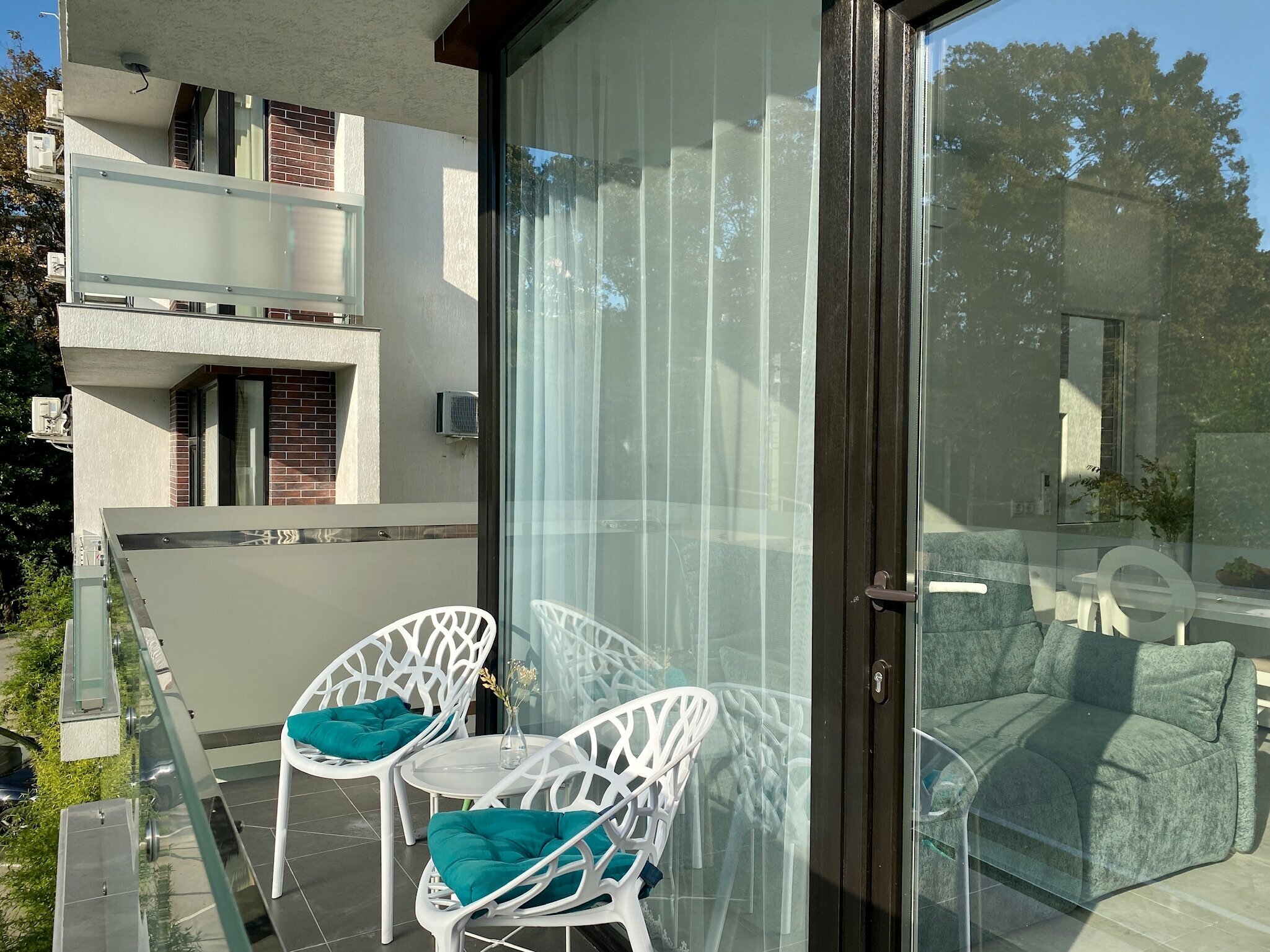 3-х местные апартаменты с балконом в жк c круглогодично подогреваемым бассейном +32 ° "Alicekeys"