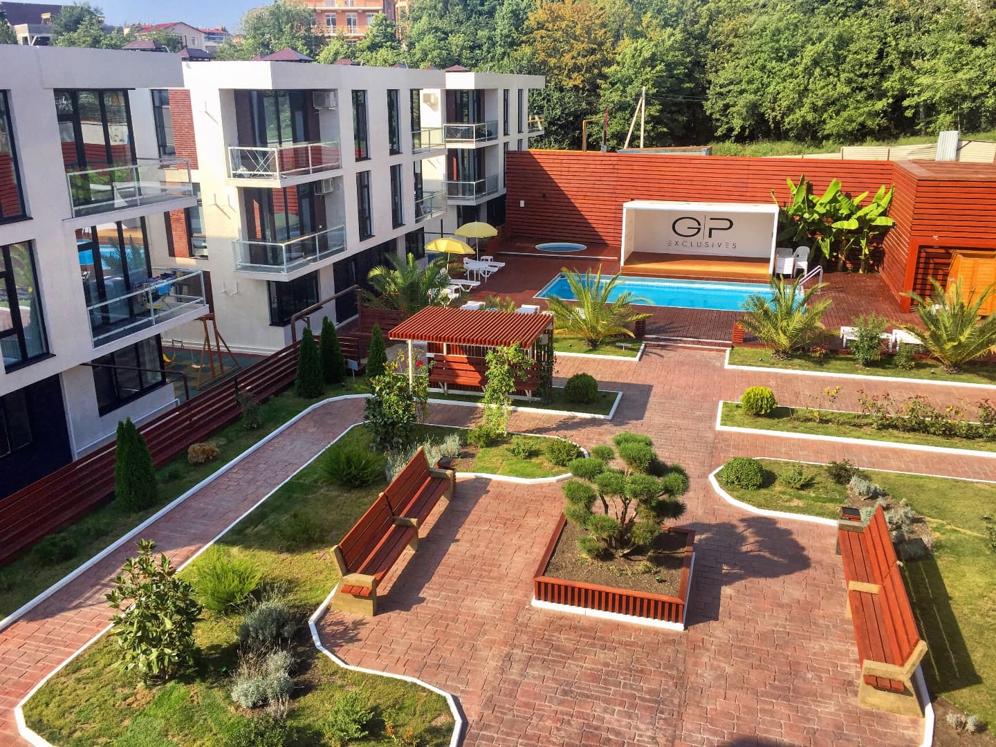 3-х местные апартаменты с балконом в жк c круглогодично подогреваемым бассейном +32 ° "Alicekeys"