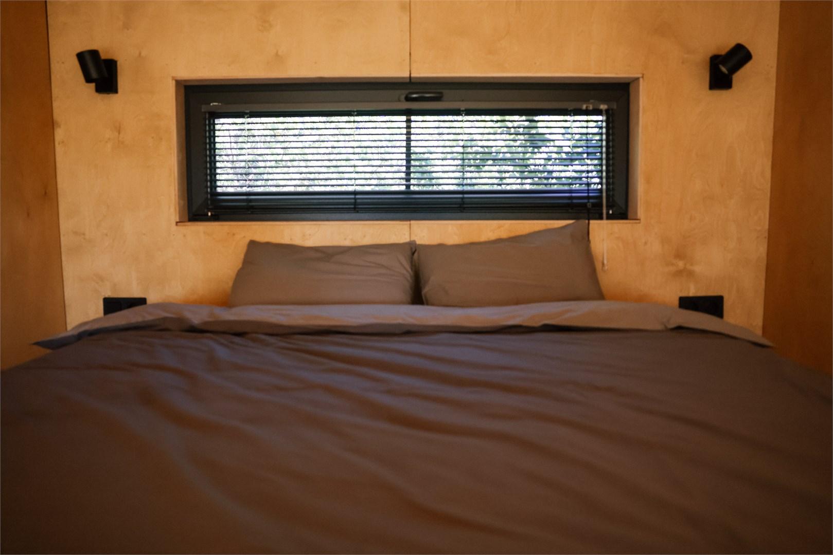 Большой Хитте с террасой и панорамным окном | красивый вид на дюны, сквозь которые частично видно море