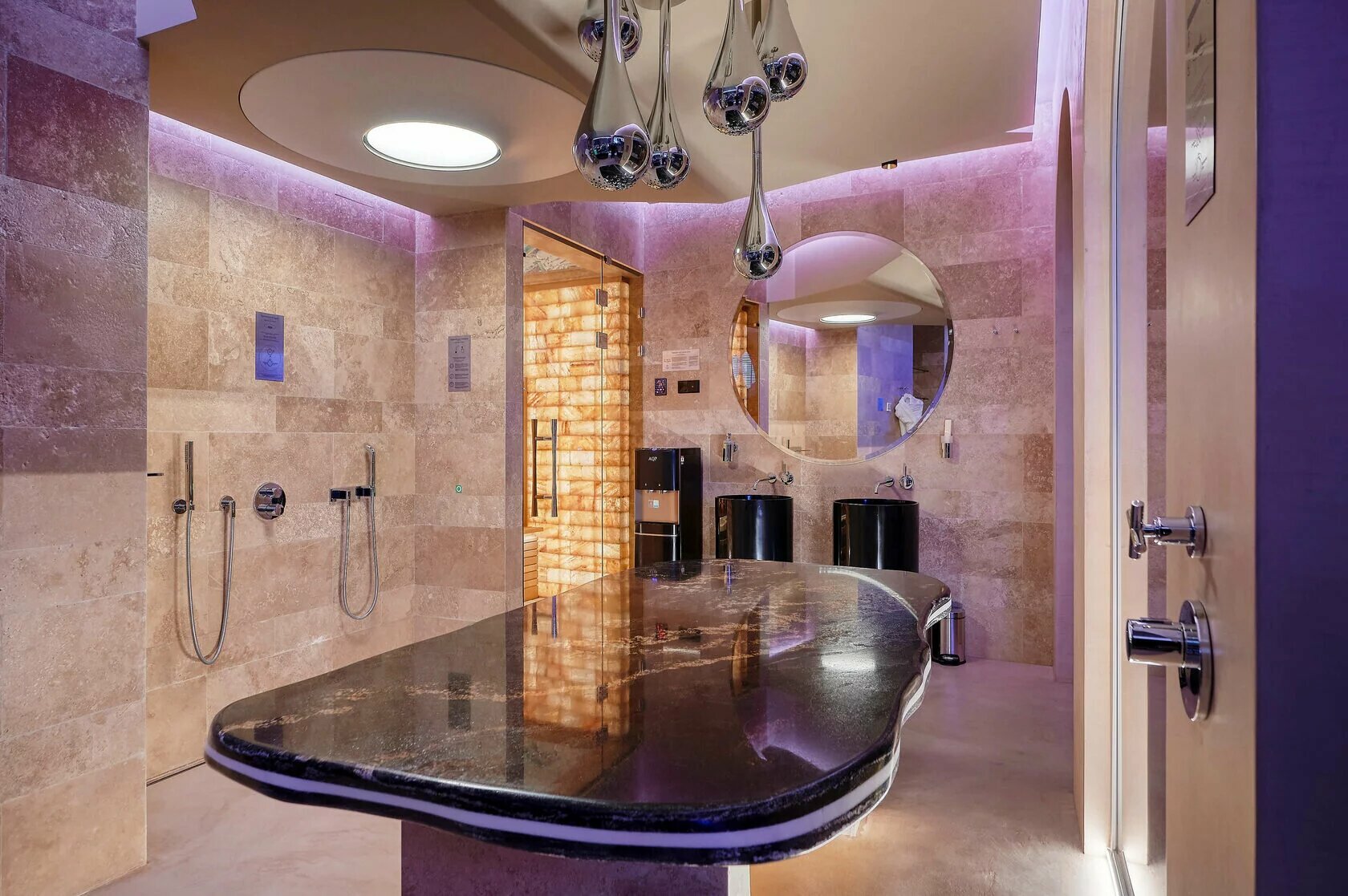 "SKY SPA ROOM" — самые вкуснейшие апартаменты-студия на 77-м этаже башни Федерация "Восток" с открытой ванной, соляной баней, горизонтальным и вертикальным душем.